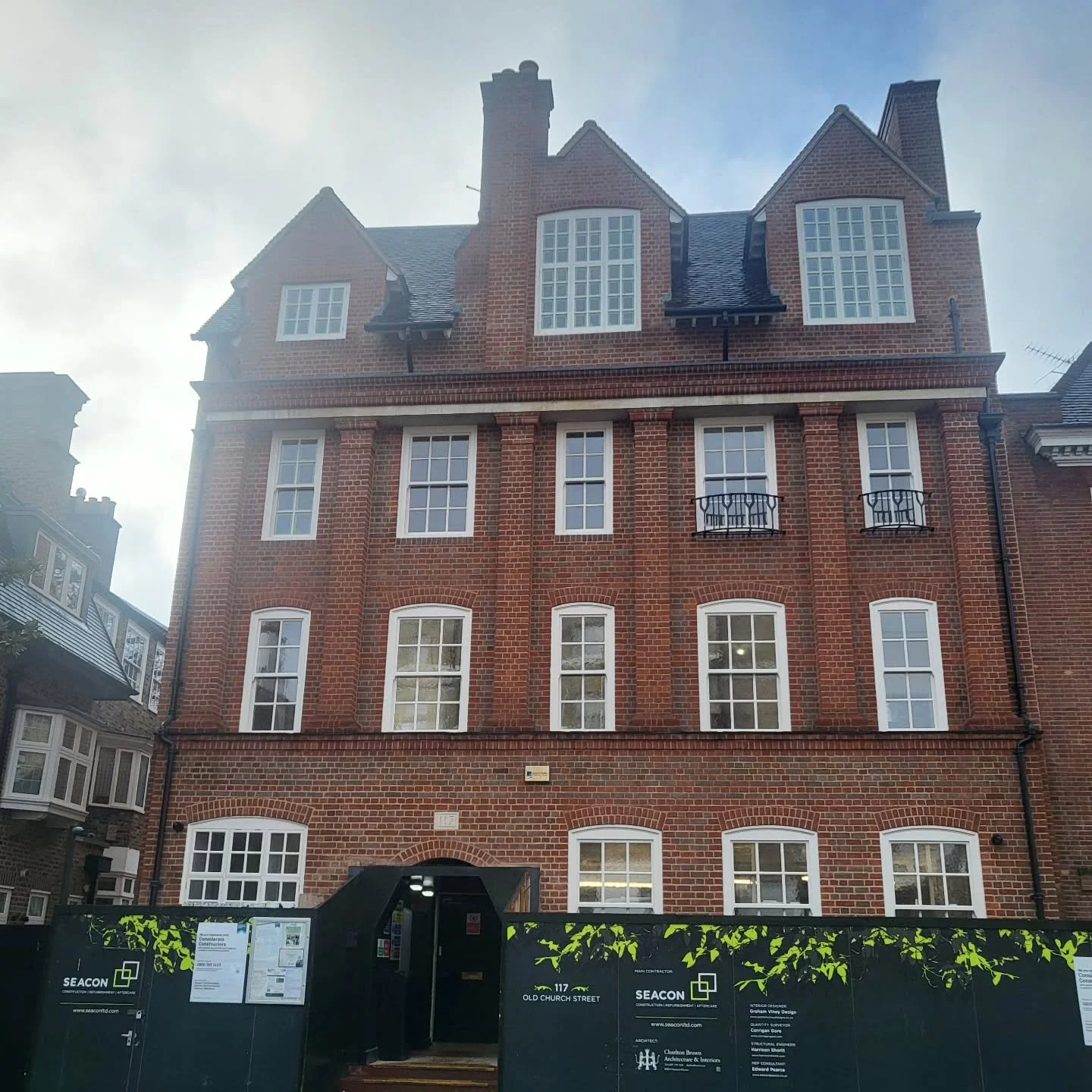 Family day in Ken &amp; Chelsea involved a couple of route diversions to look at projects - the 11-year old was well excited....erm....👀. This one is nearing completion - behind the beautifully repointed facade - lies a harmonious blend of modern da