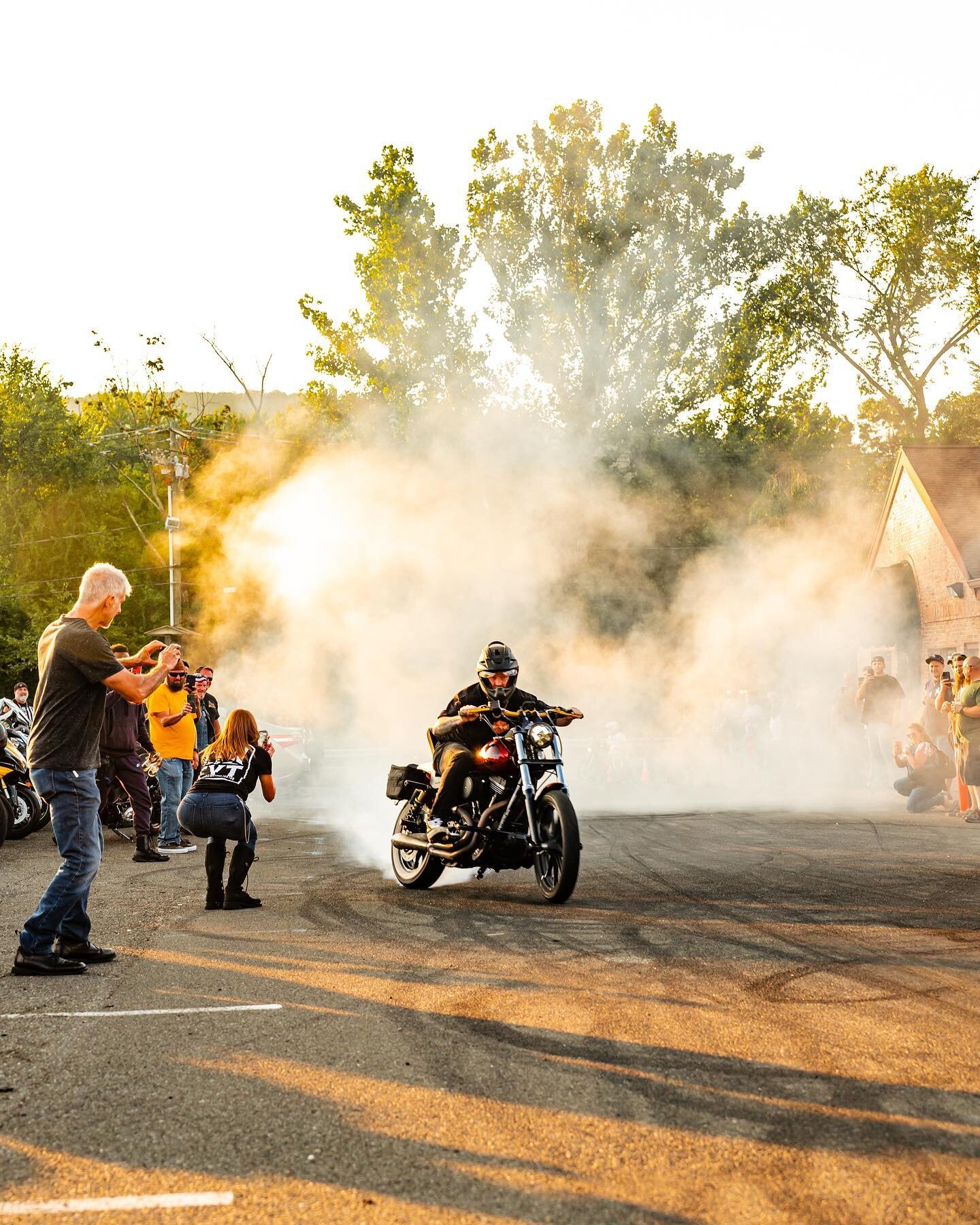 🍻 Bike night at @masonjarmahwah 🍻

#masonjar #masonjarmahwah #bikelife #burnout #wheelie