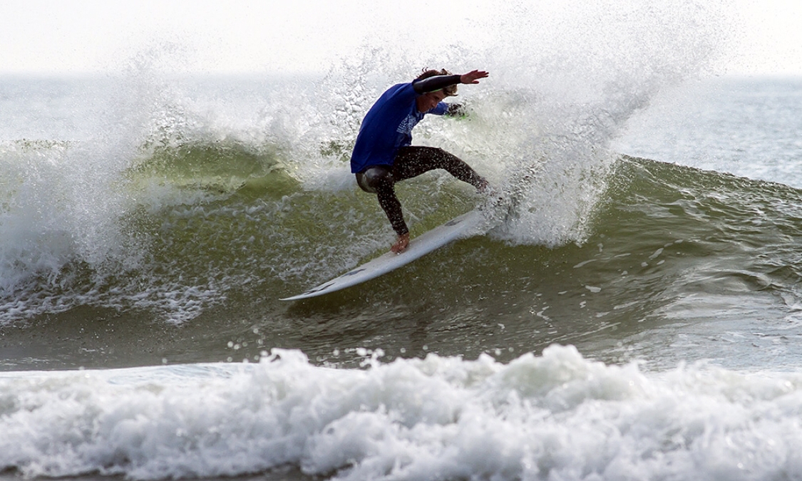 MichaelVanaman-Surfing-02.jpg