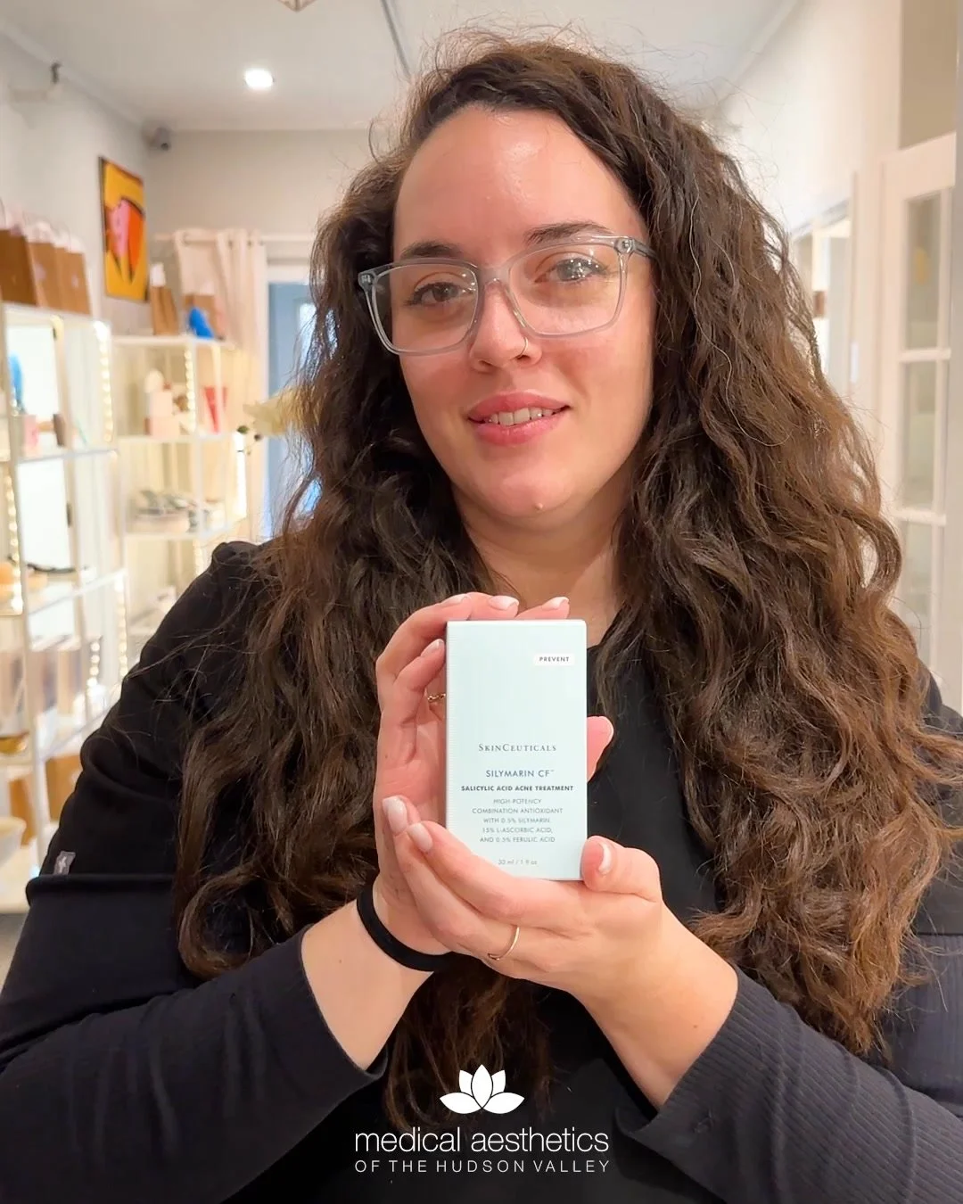 Meet Silymarin CF by SkinCeuticals 💦 🍊An oil-free Vitamin C Serum that delivers oil control, clearer skin, a brighter tone, smoother texture, and reduced fine lines. It's a results-driven gift for glowing skin without the grease. 

&ldquo;As a Lice