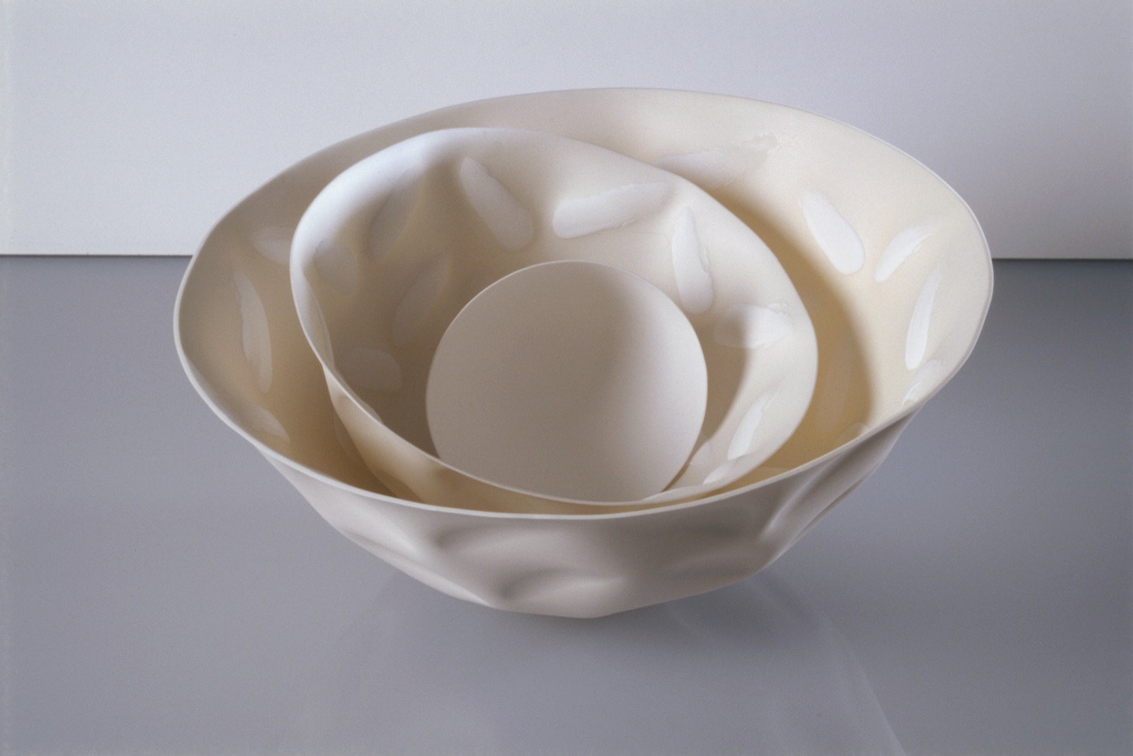 FINGER PRINT SPUN PORCELAIN VESSELS BONE CHINA PHOTO: GRAHAM MURRELL