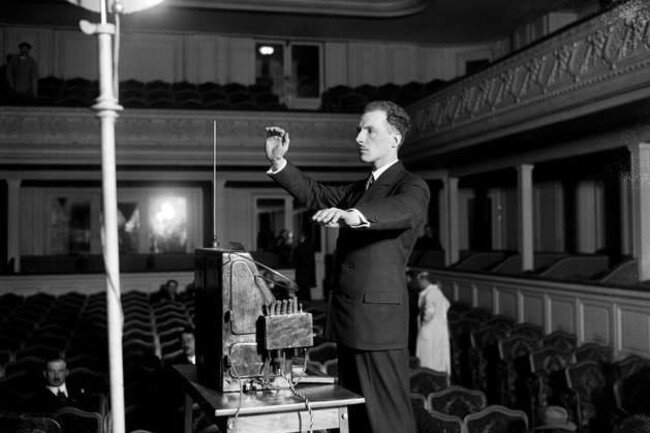  Leon Theremin presenting the Theremin 