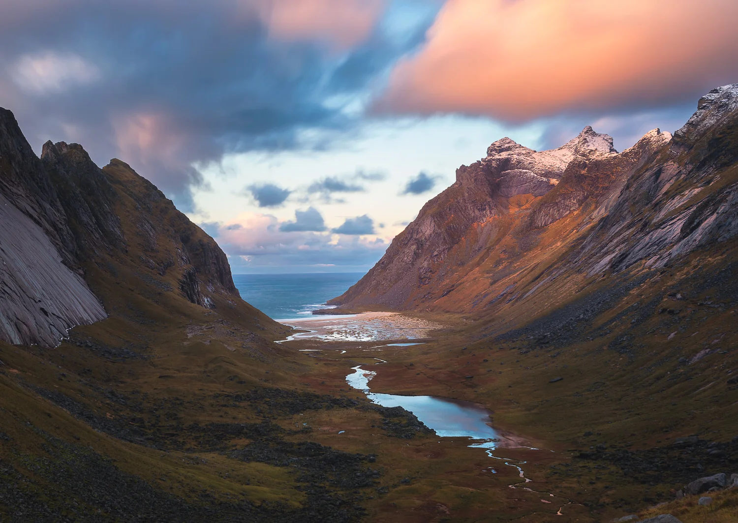 "6" Horseid, LofotenPrinted in high quality lustre photo paper at the following sizes:75x50cm 1500.- kr. 60x40cm 1000.- kr. 45x30cm 500.- kr. 30x20cm 300.- kr.Other available sizes upon request.