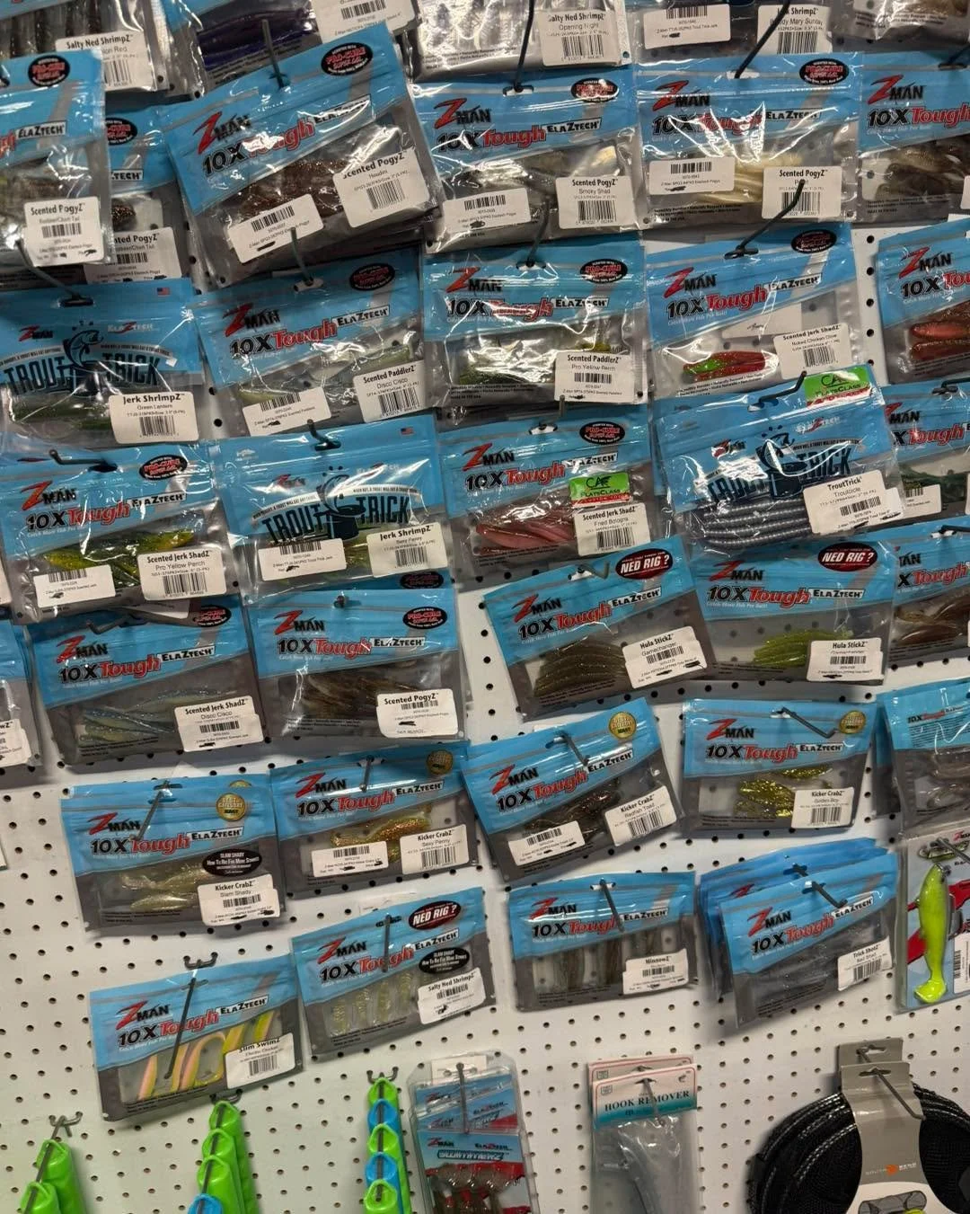 Looking for some stocking stuffers for that fisherman in your life come by #tidelinemarine and save 40% off in stock tackle