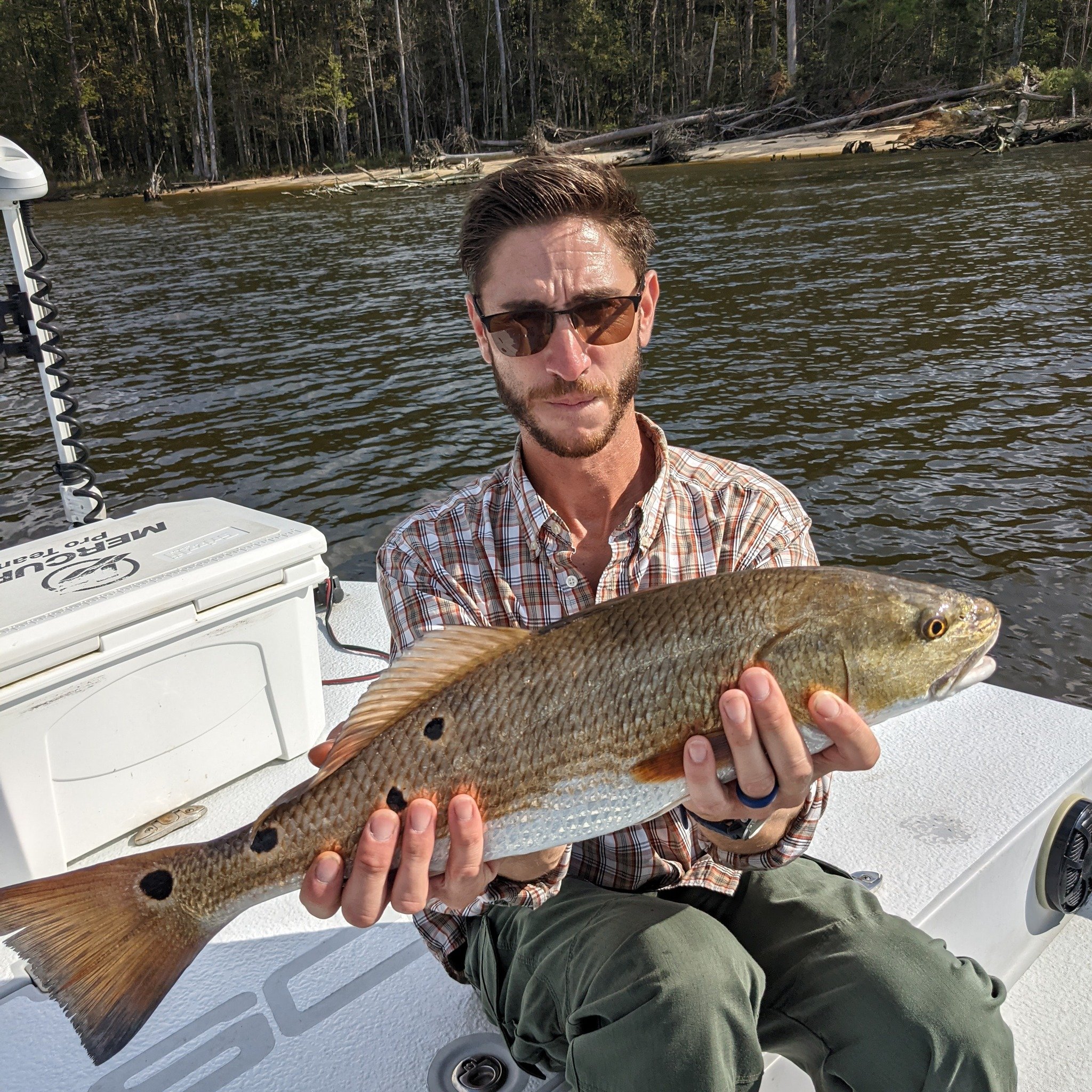Throwback photos for our STORE CLOSING SALE!
40% Off everything in the store! at #tidelinemarine in #jacksonvillenc.
Stop by and check us out! Open from Tuesday-Sat
#bait #tackle #fishing #boating 
We still have a large selection of Parts, Accessorie