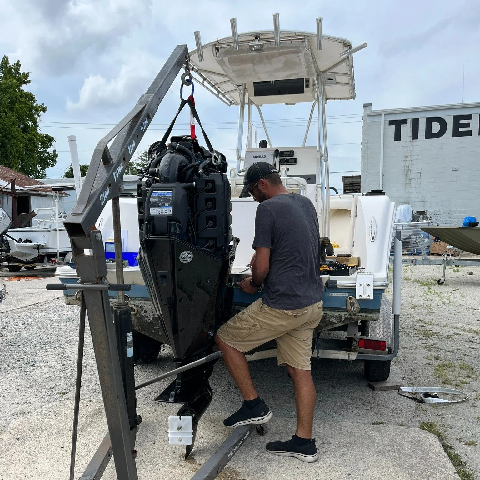 Throwback photos for our STORE CLOSING SALE!
40% Off everything in the store! at #tidelinemarine in #jacksonvillenc.
Stop by and check us out! Open from Tuesday-Sat
#bait #tackle #fishing #boating 
We still have a large selection of Parts, Accessorie