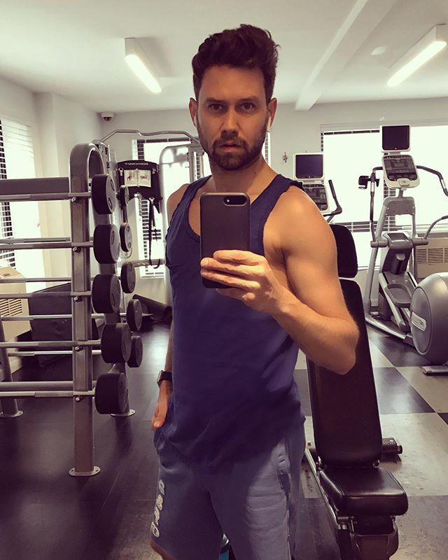 Trying to turn my @madonna arms into @chrishemsworth arms 💪🏼🏋🏻&zwj;♂️#firstgymselfie
&bull; &bull; &bull; &bull; &bull; &bull; &bull; &bull; &bull; &bull; &bull; &bull; &bull; &bull; &bull; &bull; &bull; &bull;
#selfie #gymselfie #gym #workout #b