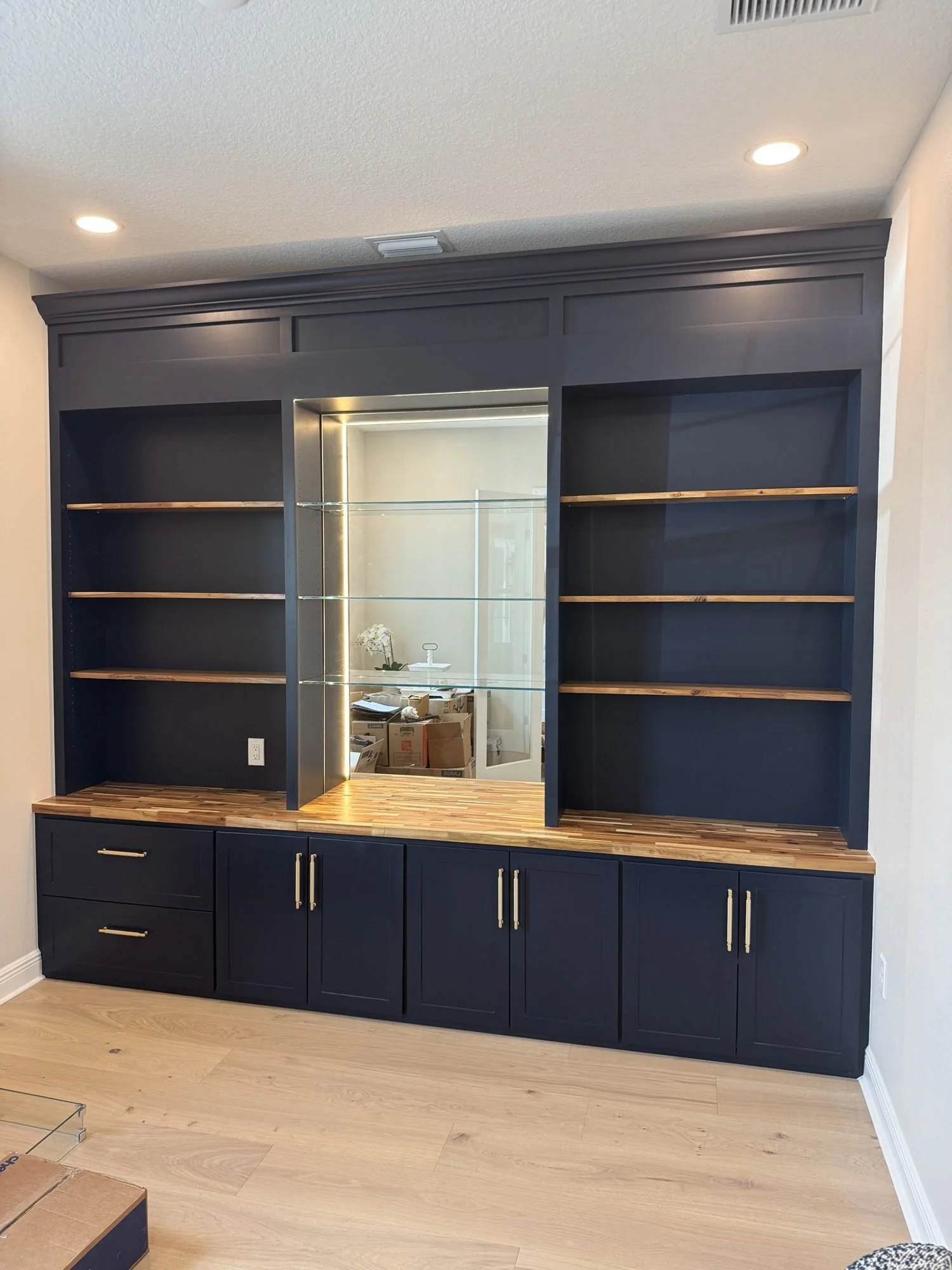 Navy library and bar built-ins