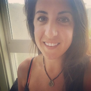 Here I am rocking one of my favorite pieces from Energy Muse . It's Hematite Grounding necklace & always makes me feel sense again when I've been too much on the go!