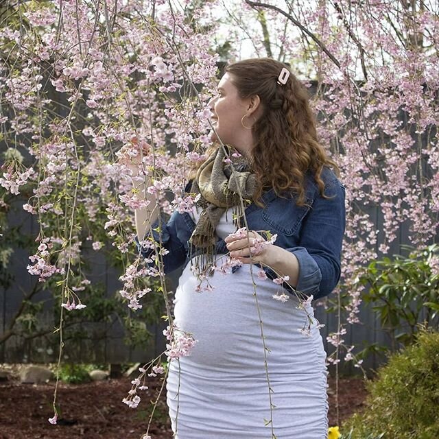 34 years old today, and just about done with my second trimester. Feeling grateful for everything I have and all the people I love, near and far 💕. Special thanks to my friend @eyeseestarz who came by last week for a quick distance visit and took th