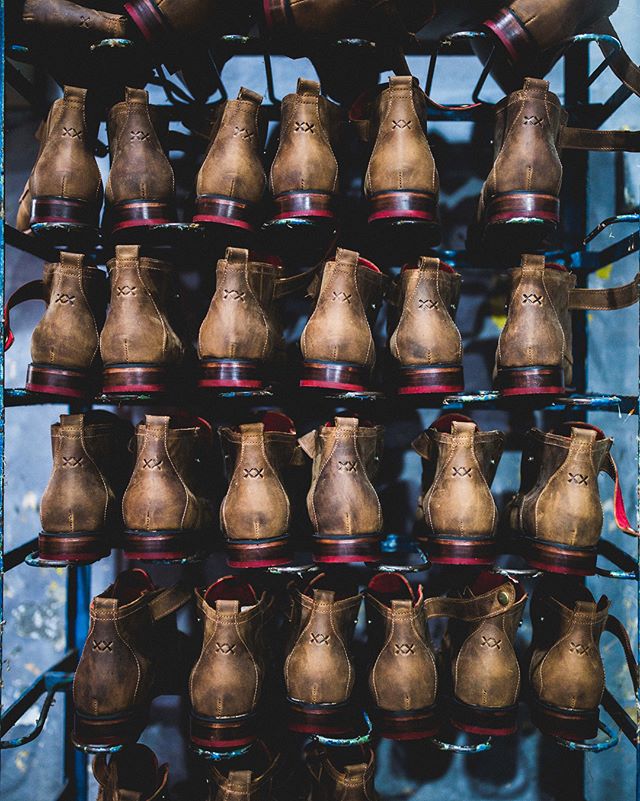 Un privilegio hacer estas fotos para @bestias_xx 
BESTIAS ✖️✖️
#inspiration #privilege #pictures #shoes #products #factory #portrait #madeinchilenotinchina #chile #zapatos #work #job #lovewhatido #lovemyjob