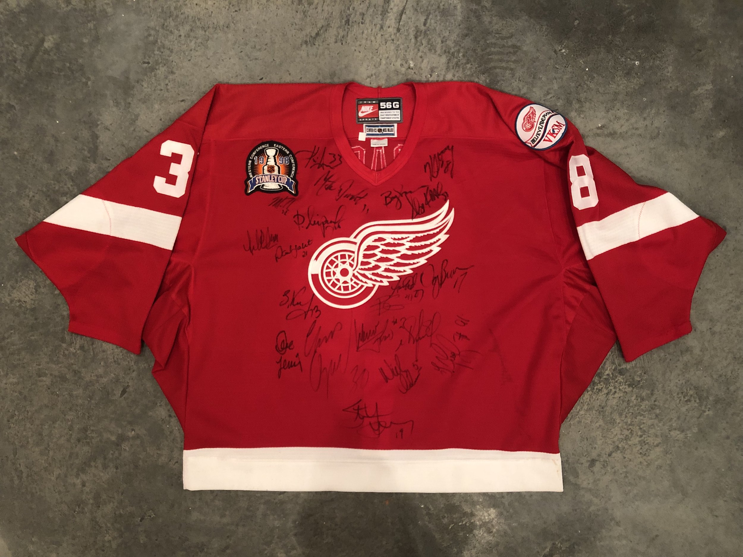 1997-98 Detroit Red Wings Stanley Cup Champs Team Signed Jersey