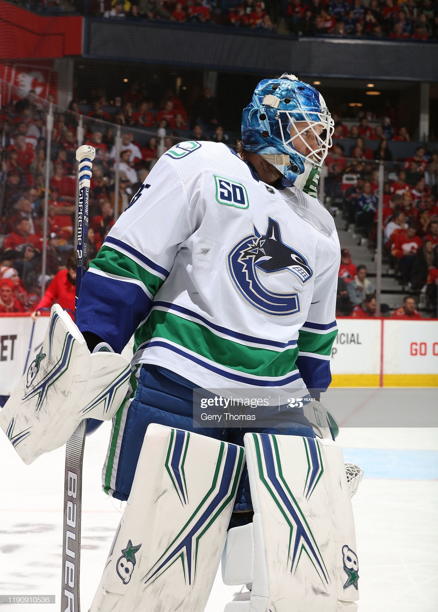 Demko Gradient Jersey : r/canucks