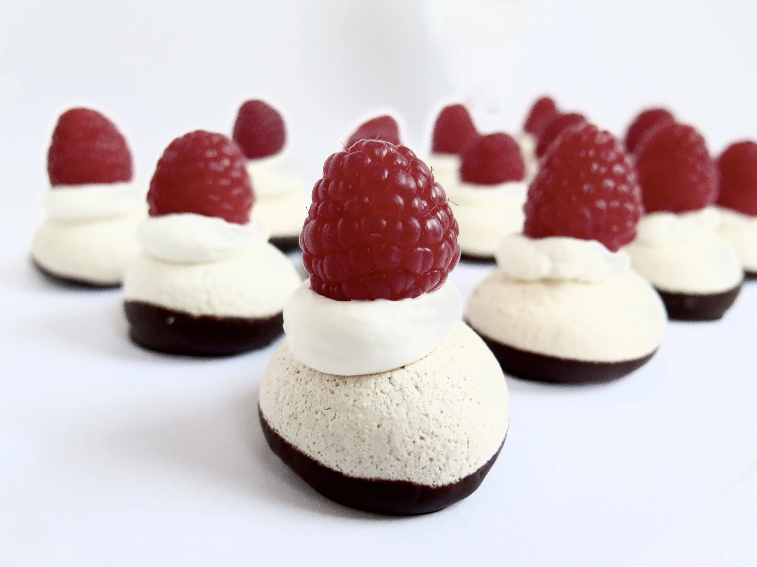 MINI CHOCOLATE & RASPBERRY MERINGUES