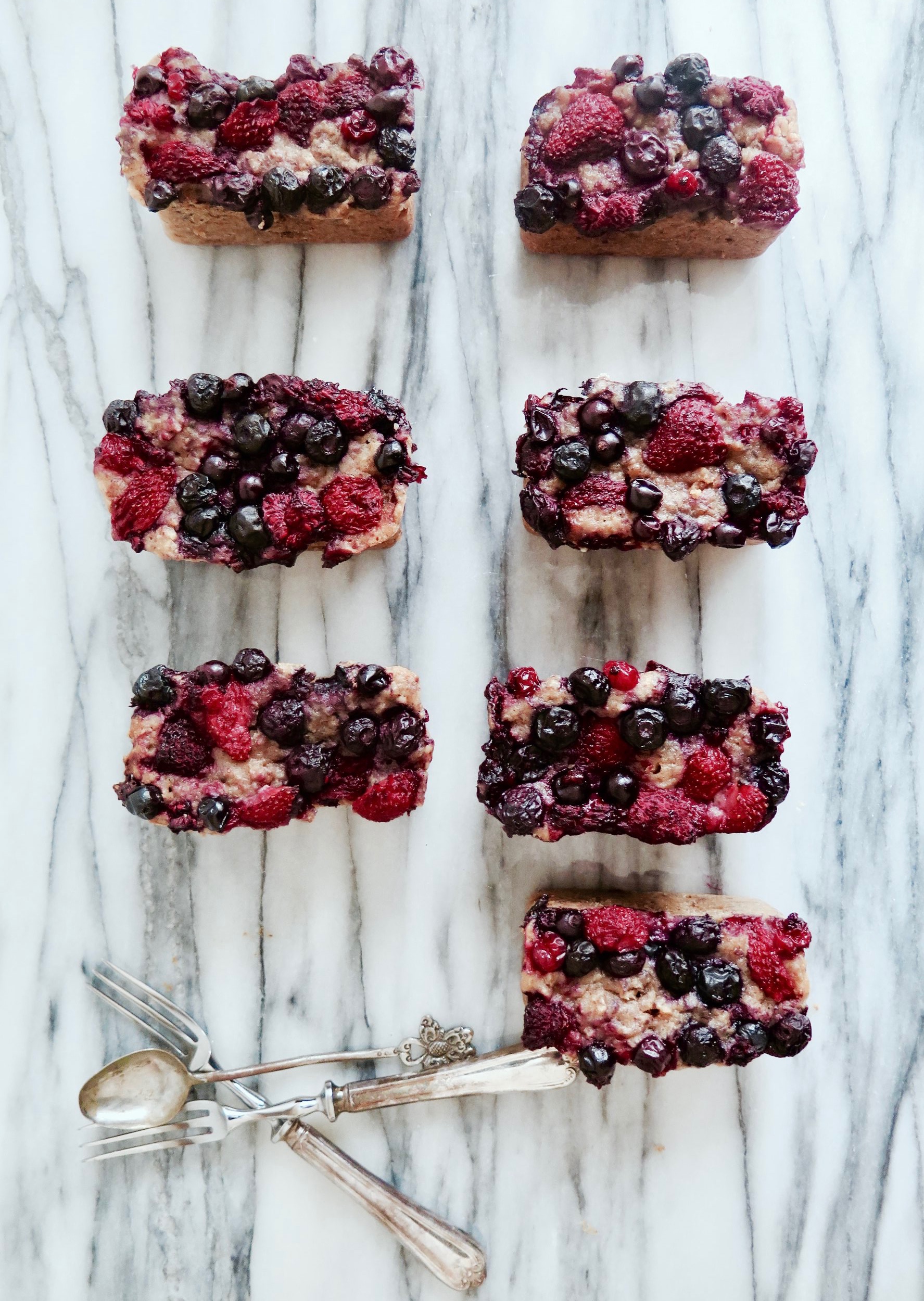 Vanilla+Berry+Oatmeal+Mini+Loaves