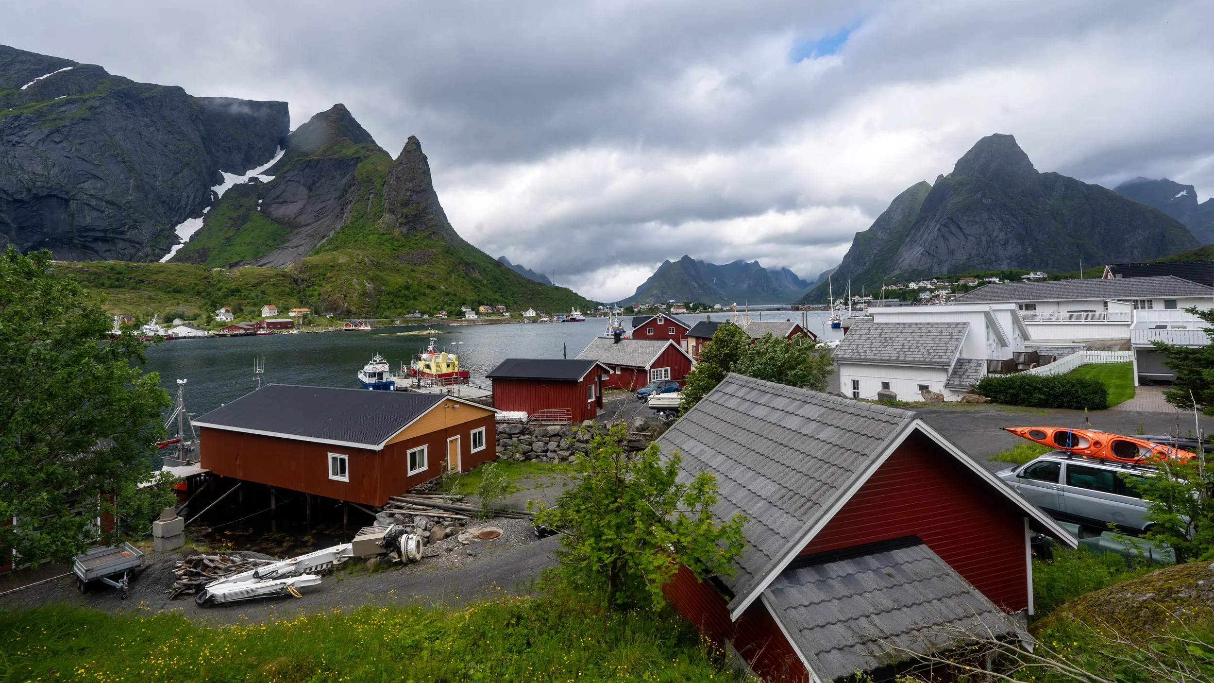 Carrying the White Blooms to Reine