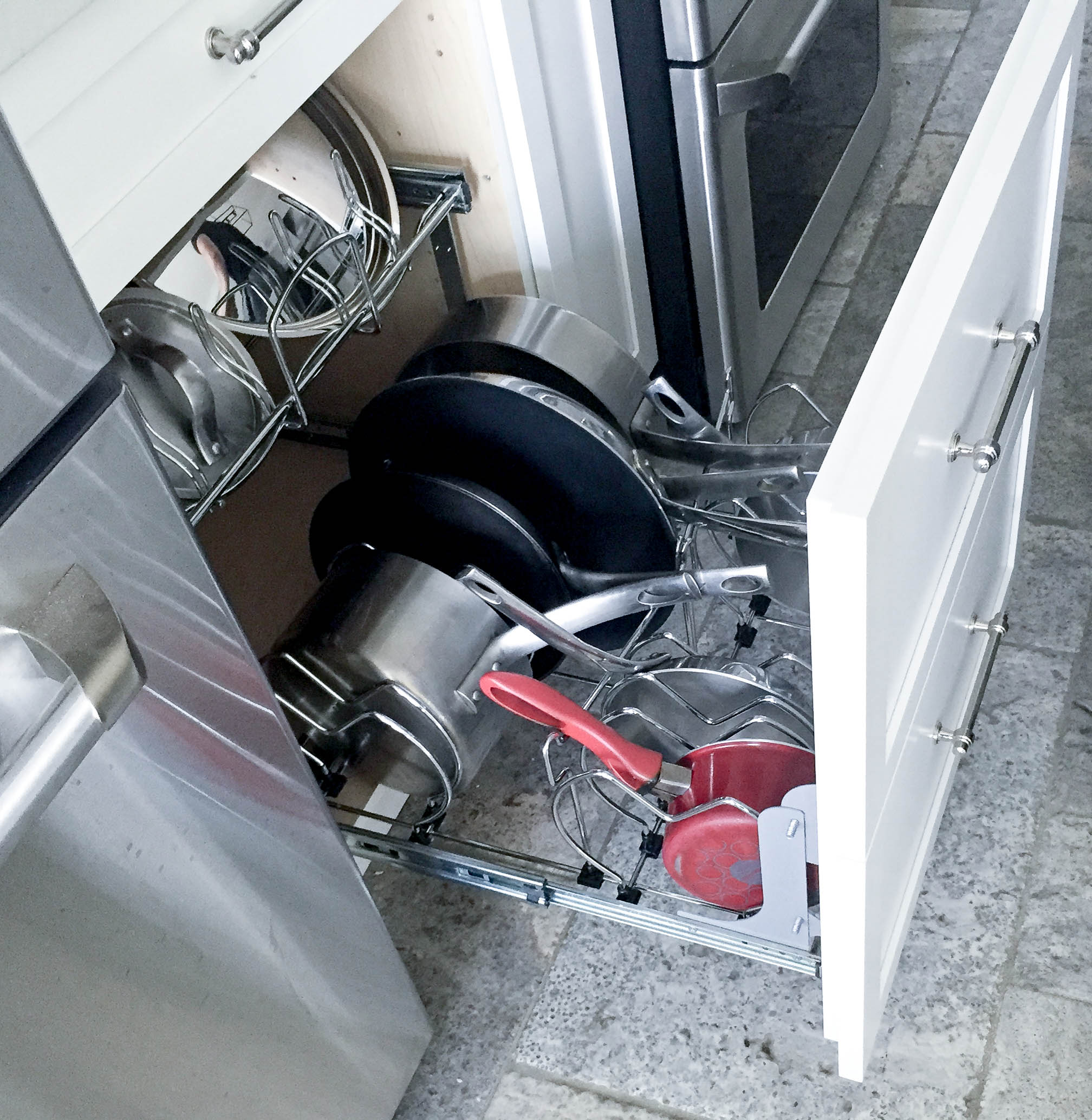 Kitchen pots and pans organizer. 