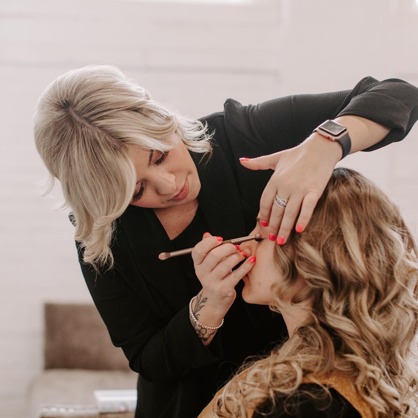 #glamshoot #bridal #weddingday #photoshoot #worcester #worcesterhairstylist #hairstylist  #makeupartist  @thetanneryloft @kelly_hourglassphoto