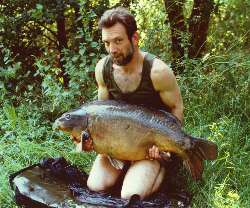 The well respected, ‘Sir Pete’ Springate with a fish that blew people away. The 45lb 6oz mirror came from one of the iconic waters on the 80s/90s - Wraysbury No 1 pit near Heathrow Airport.