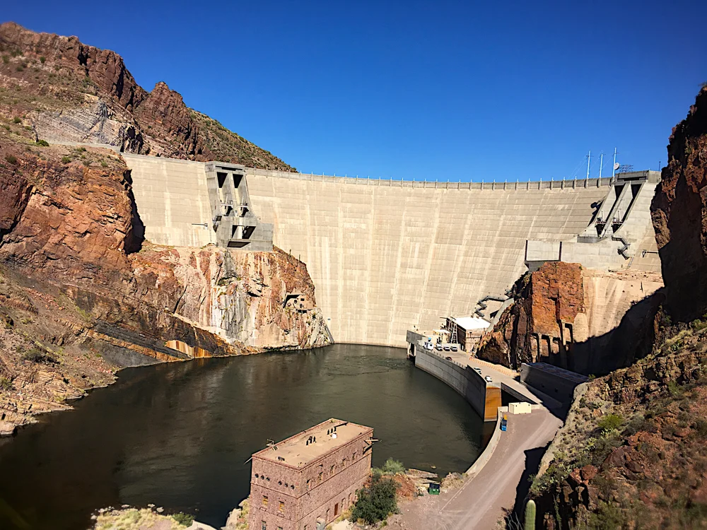 4. IMG_1200-Dam-&-Hydro-electric1cropSM.jpg