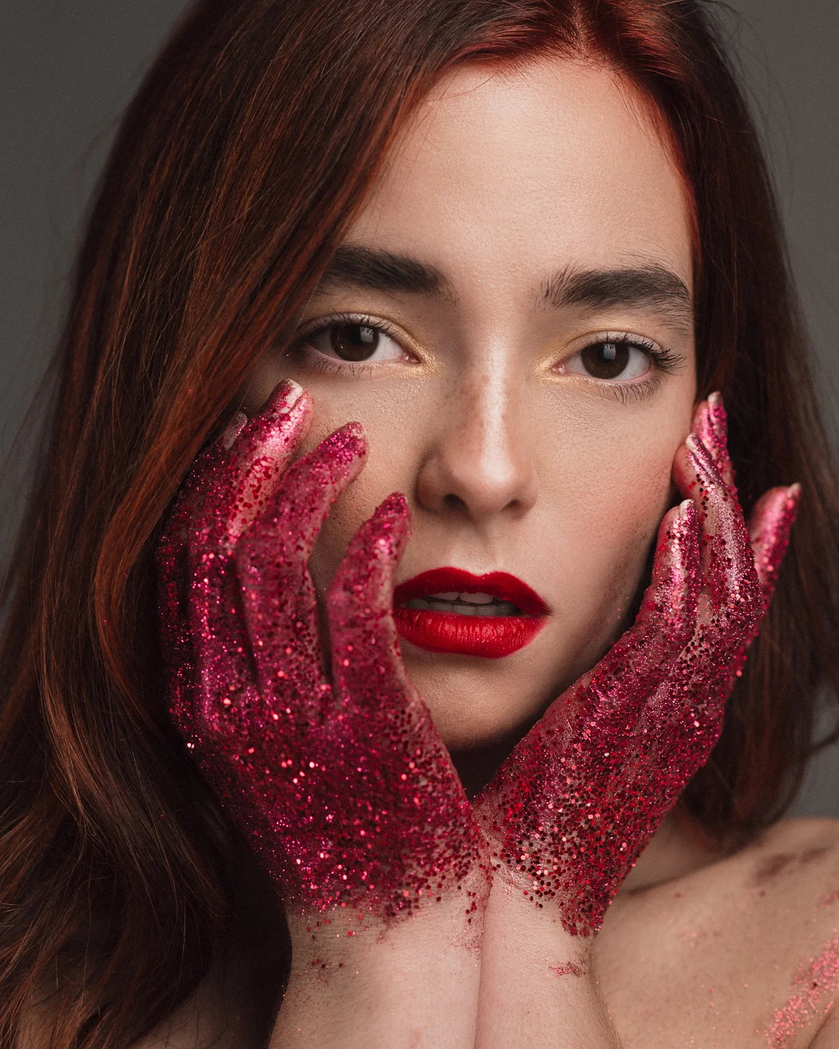 ValeriaRedHands-6.jpg