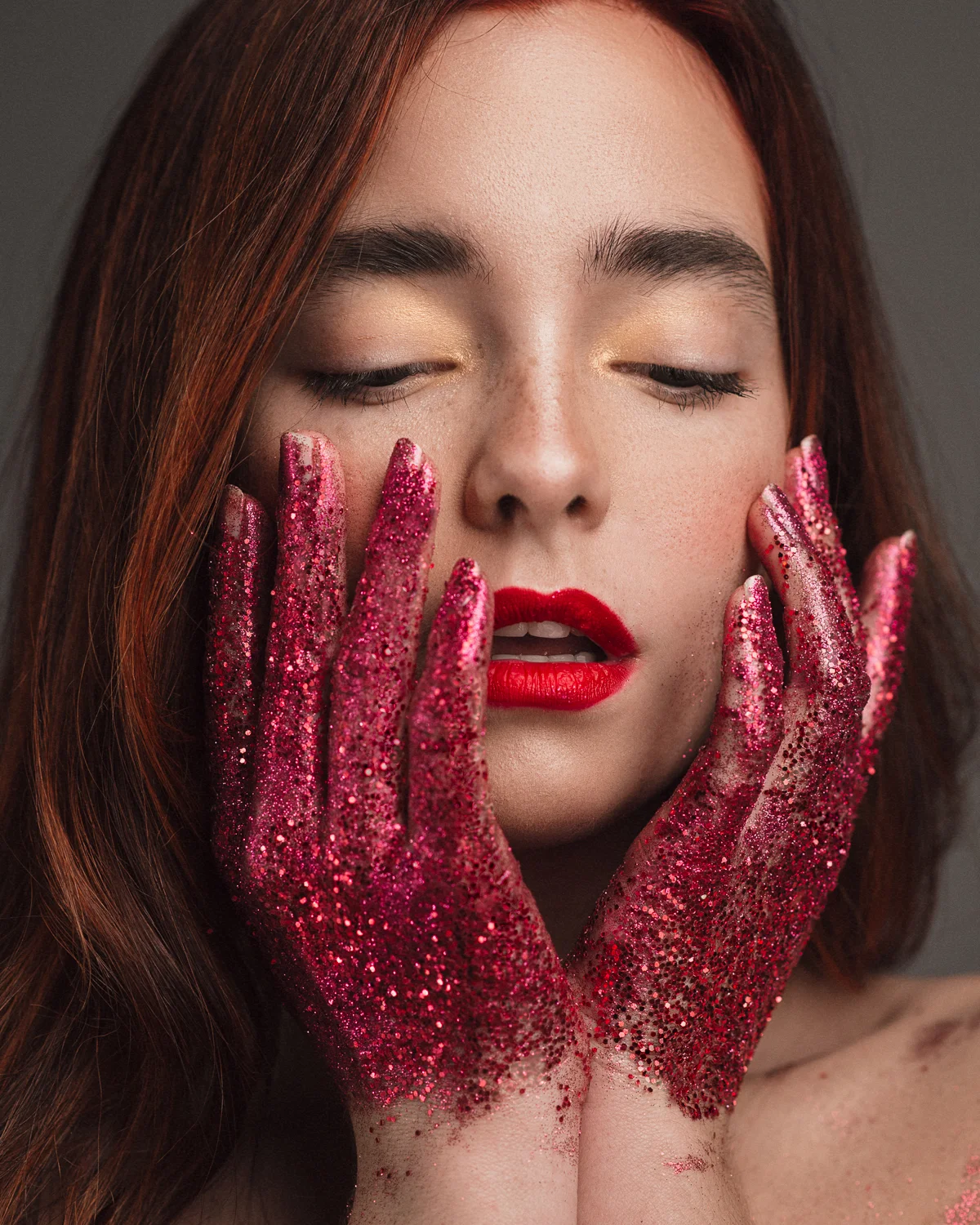 ValeriaRedHands-5.jpg