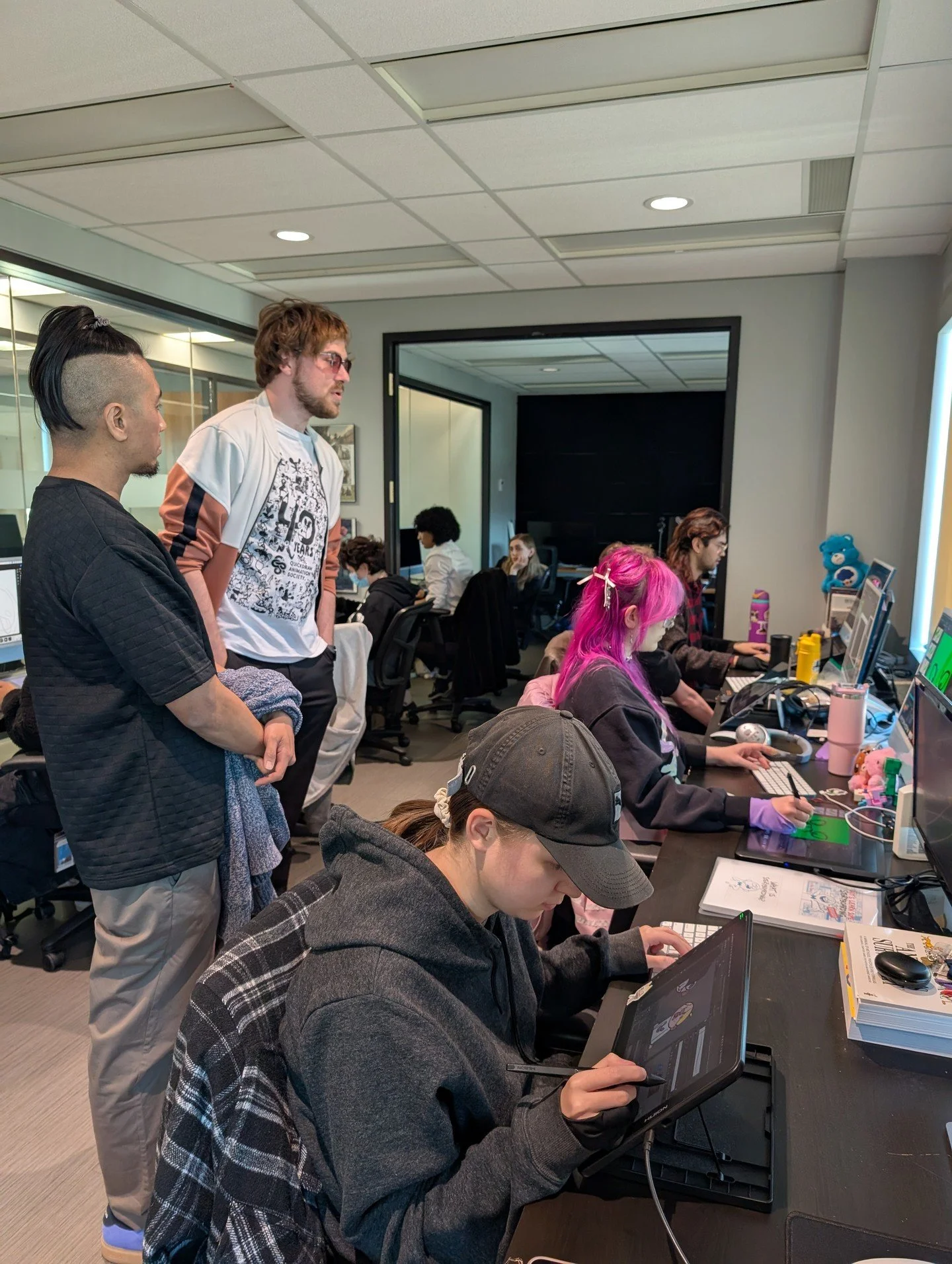 We were thrilled to welcome Ronnie Villanueva, Digital Media and Technology Specialist at the Edmonton Screen Industries Office (ESIO), to Pixel Blue College this week!

Ronnie is a creative strategist who thrives on bringing people together to explo