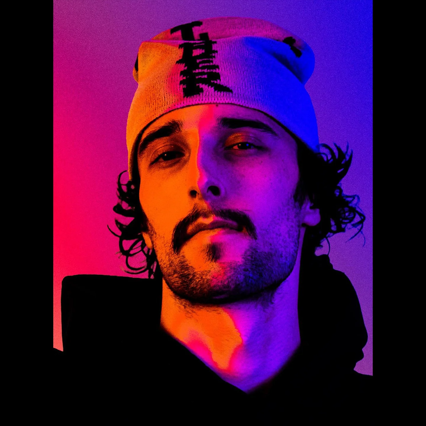 𝗦𝗧𝗨𝗗𝗘𝗡𝗧 𝗪𝗢𝗥𝗞 // 🔥Our Design students have been busy exploring portrait photography, experimenting with unique lighting to shape mood, tone, and expression. 

📸 Photos taken by Cole R. @crubeculaphotos featuring his fellow classmates Cai 