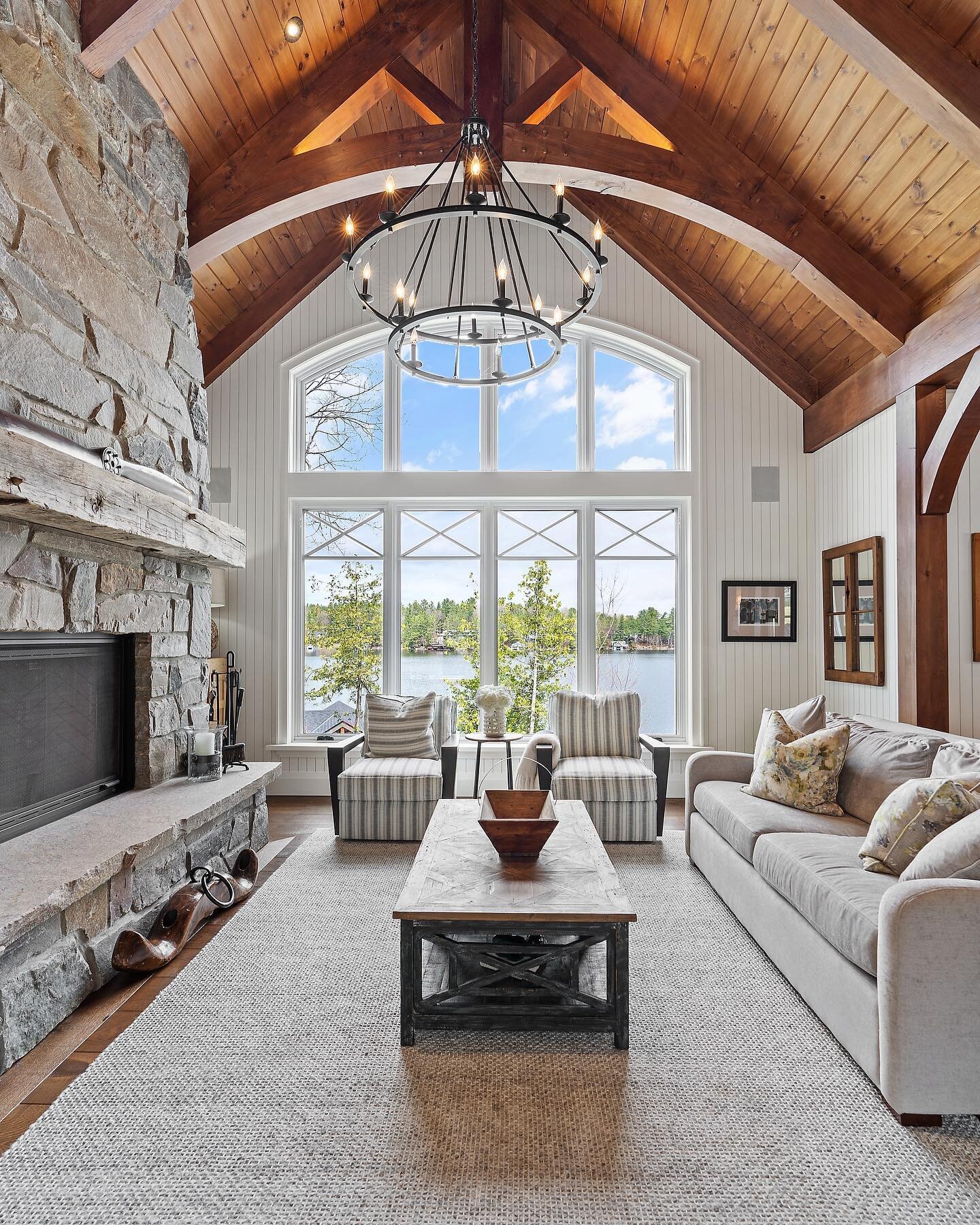 Living room views on Lake Muskoka ☀️

$6.495M home brought to market by @muskokacottagesforsale @dustin.cleveland 

#muskokarealestate #muskoka #muskokalakes #muskokalife #interiorphotography #lakelife