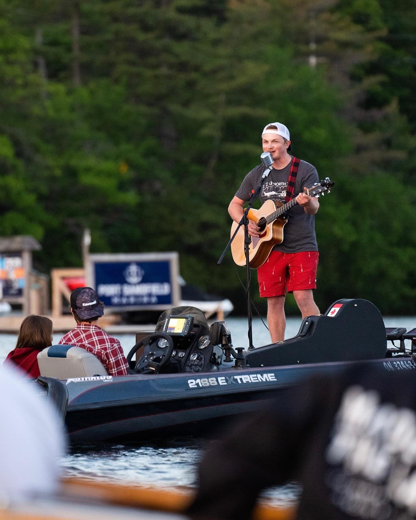 Country concerts on the lake! Well known around the Muskoka Lakes, @johnnykennedymusic brings the true cottage country style to his music, stay tuned for a new song release this June (and a new music video we created!) 

Looking forward to more night