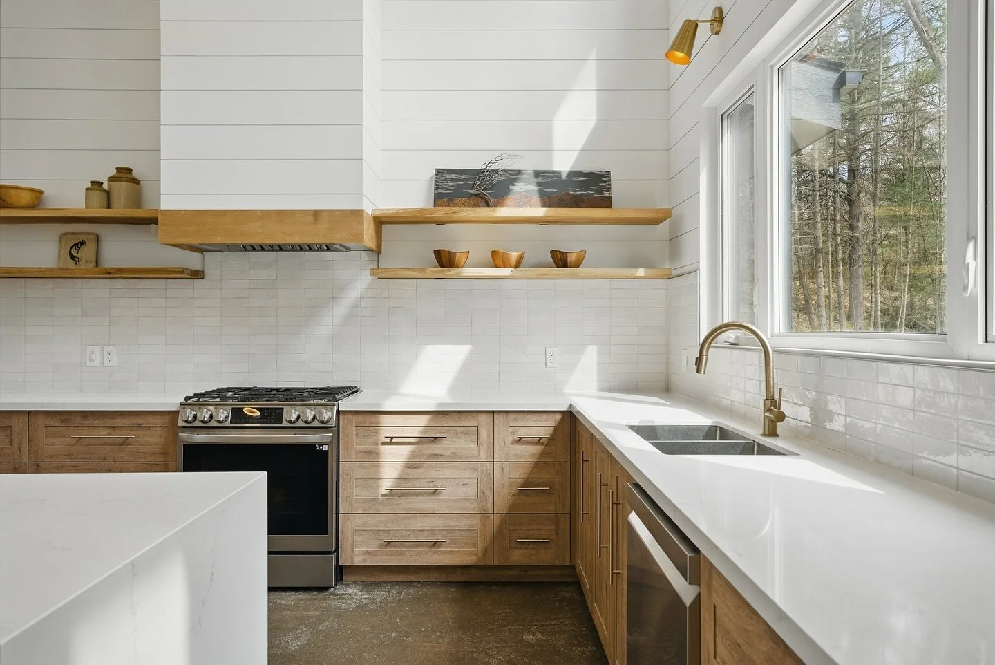 When the light hits just right 🤌 Muskoka sun never gets old ☀️

We service all across the Muskoka area providing everything you need to market your next listing! 🚁📸🎥 

1532 Southwood Rd offered by @the.tara.doyle.group @nicole.purdue.real.estate