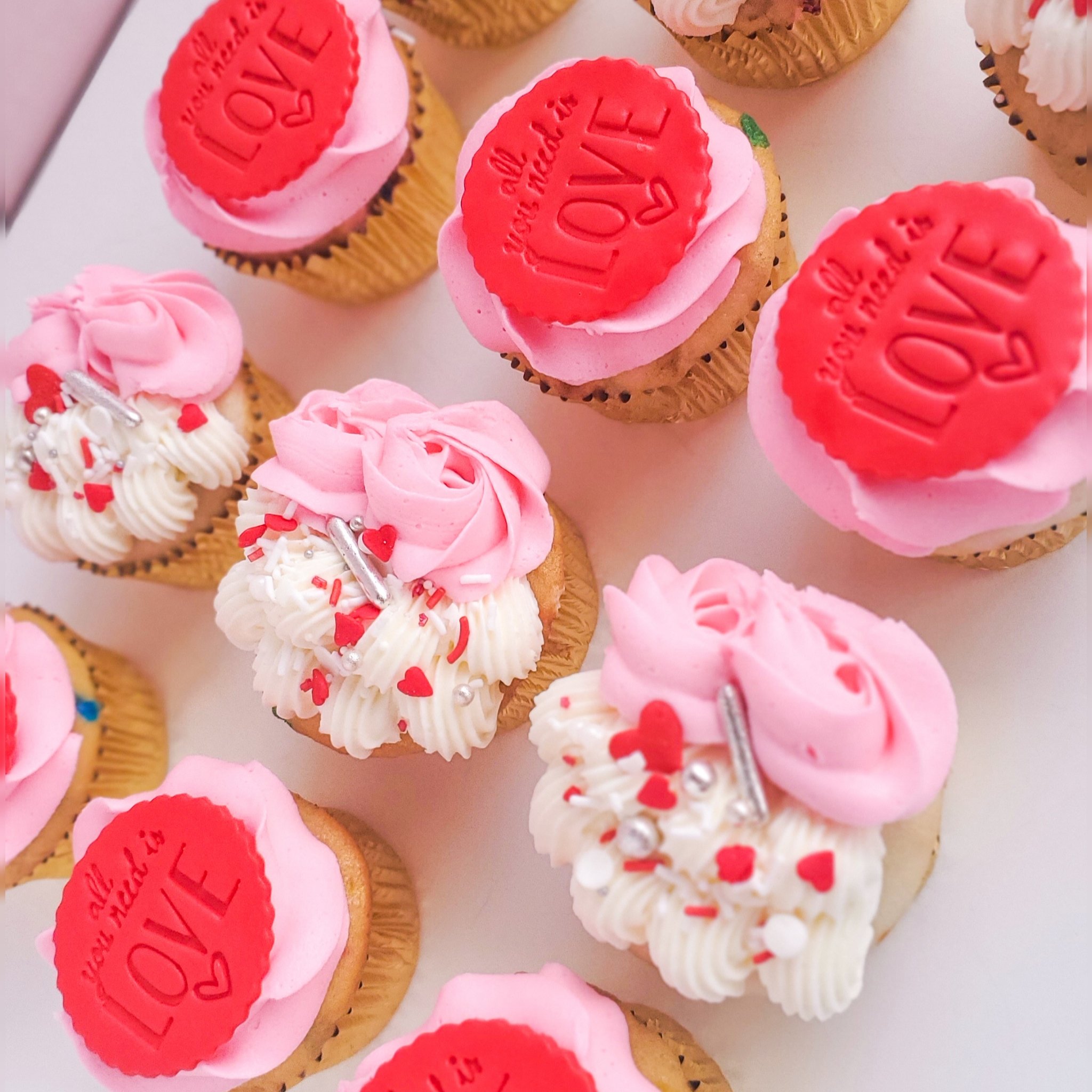 new valentines day cupcakes3.jpg
