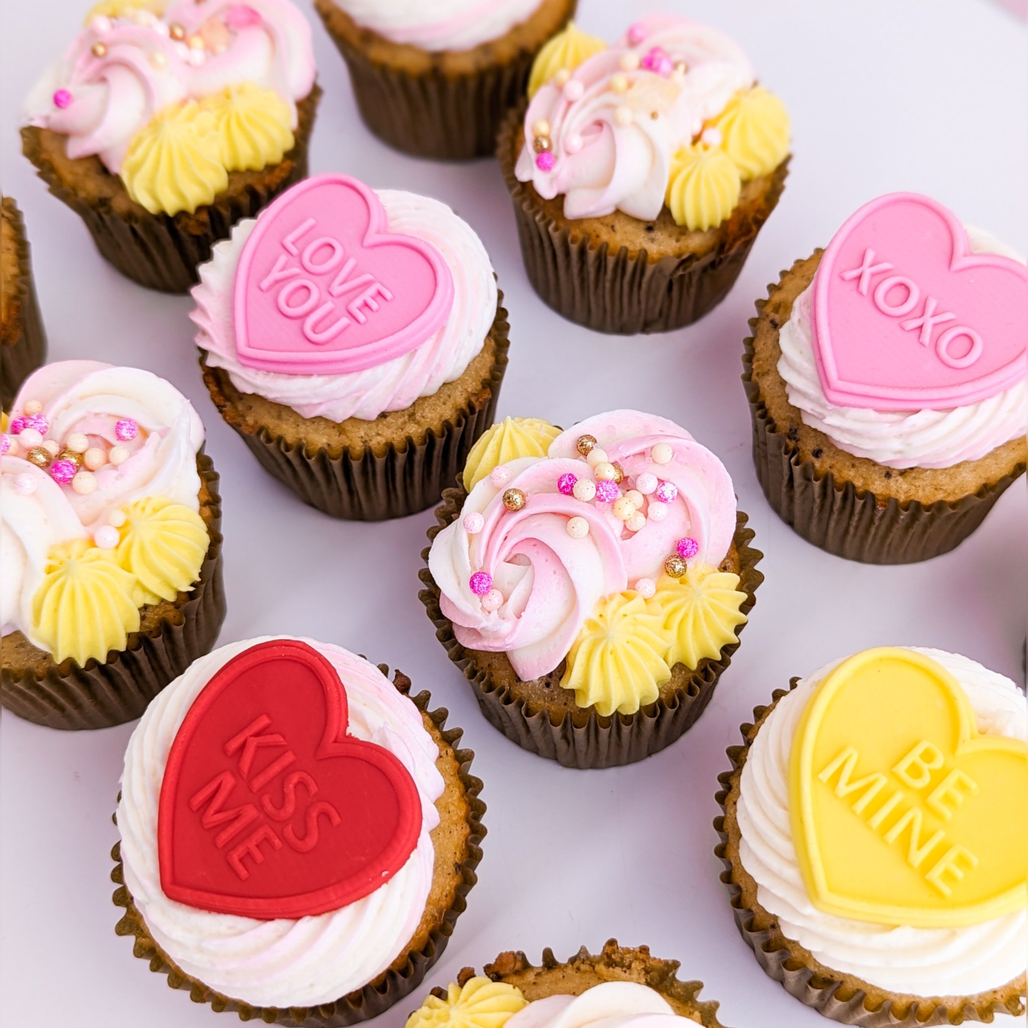 conversation heart valentines day cupcakes4.jpg