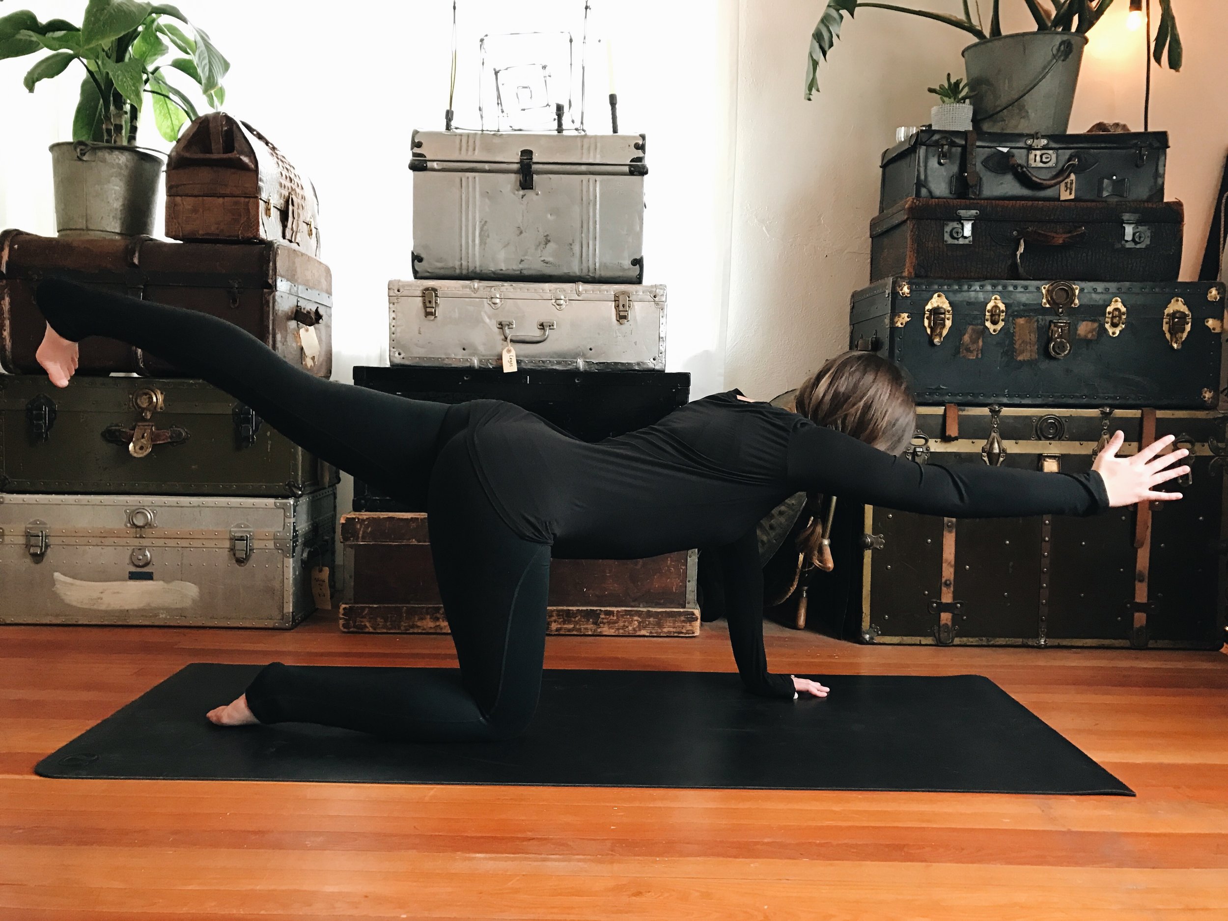BALANCING TABLE TOP CRUNCH: Beginning in Table Top, reach arm and opposite leg out. Hold here and then crunch inwards. 