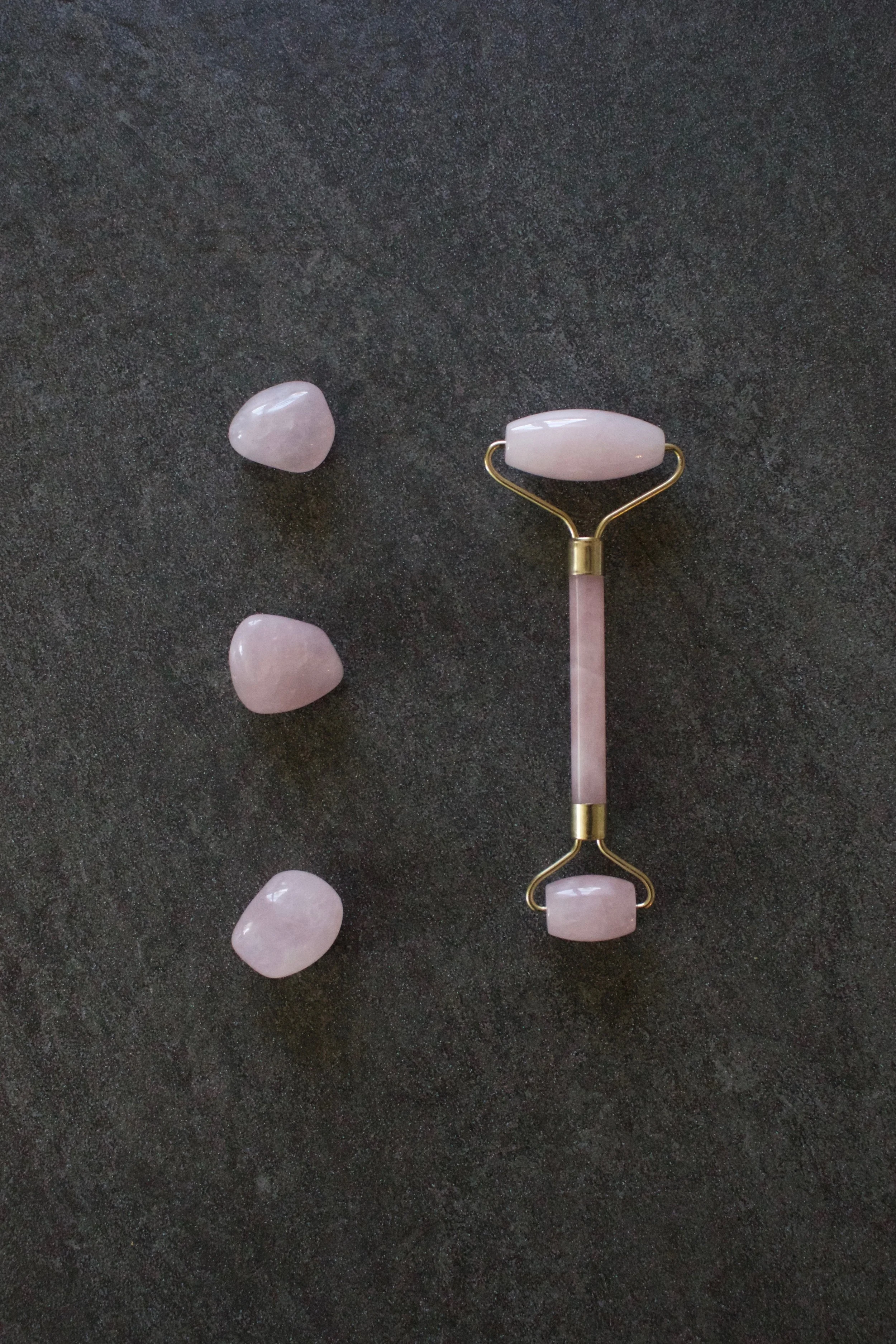 ROSE QUARTZ FACIAL ROLLER
