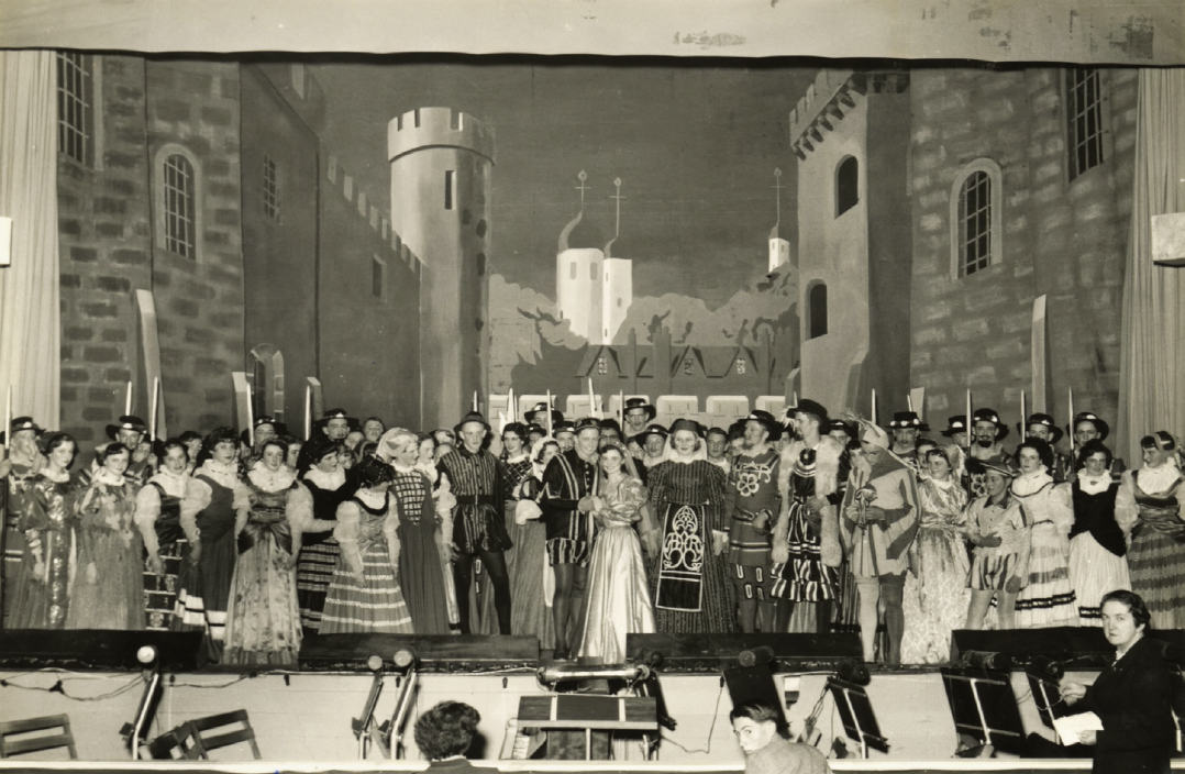 Yeoman of the Guard finale for Ōtāhuhu College in 1955.