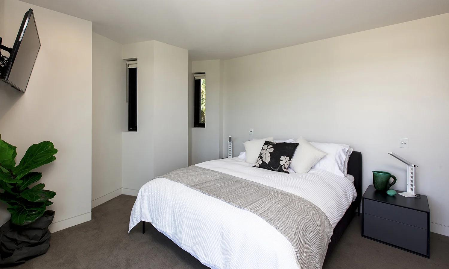   Apartment Five   Fortyfive on Lawson, Byron Bay   Spacious three bedroom single level living Floorspace: 214.5 sqm Floor: Level One Aspect: North Views: Water, Beach Height above sea level: 10 mtr 