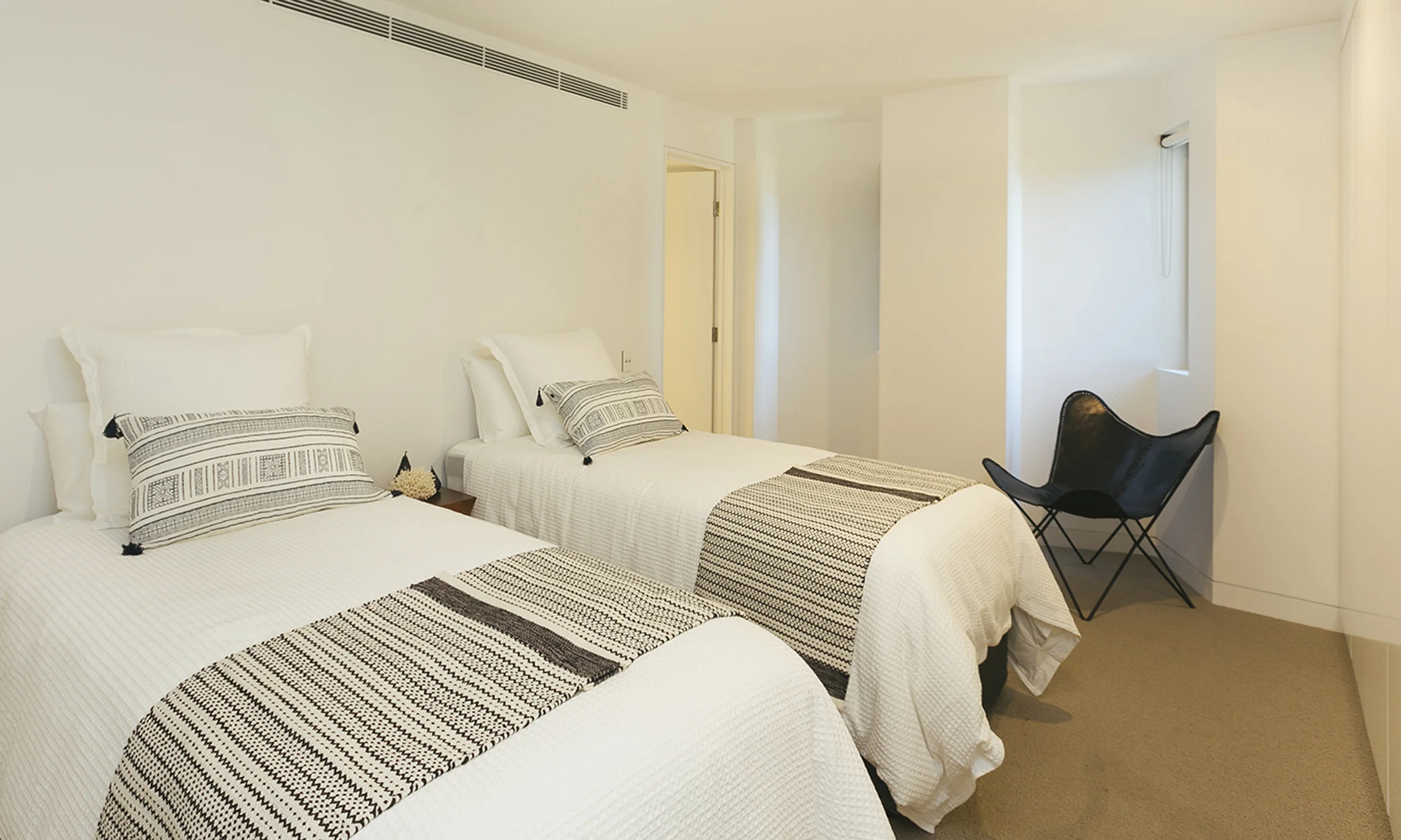  Apartment One Fortyfive on Lawson, Byron Bay  Spacious three bedroom single level living Floorspace: 256 sqm Floor: Ground Aspect: North Views: Water, Beach Height above sea level: 7 mtr 