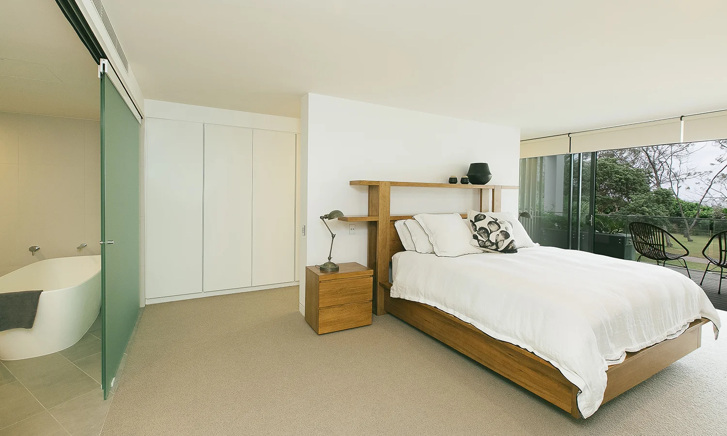  Apartment Three Fortyfive on Lawson, Byron Bay  Spacious three bedroom two level living Floorspace: 352 sqm Floor: Ground and First Aspect: North Views: Water, Beach Height above sea level: 7 mtr 