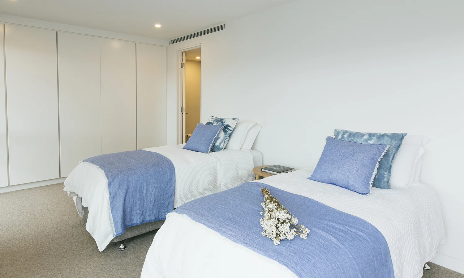  Apartment Three Fortyfive on Lawson, Byron Bay  Spacious three bedroom two level living Floorspace: 352 sqm Floor: Ground and First Aspect: North Views: Water, Beach Height above sea level: 7 mtr 