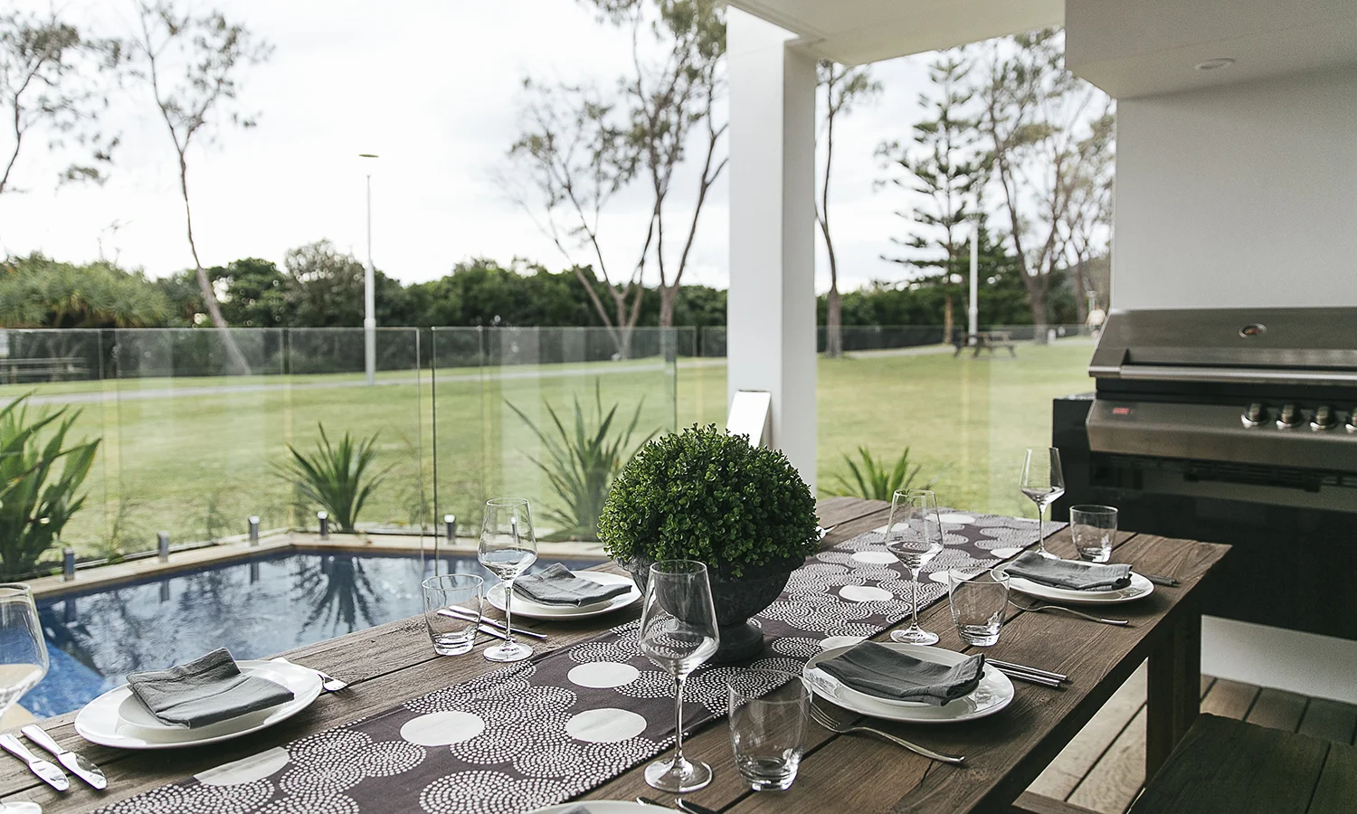  Apartment Four Fortyfive on Lawson, Byron Bay  Spacious three bedroom single level living Floorspace: 331 sqm Floor: Ground Aspect: North Views: Water, Beach Height above sea level: 7 mtr 