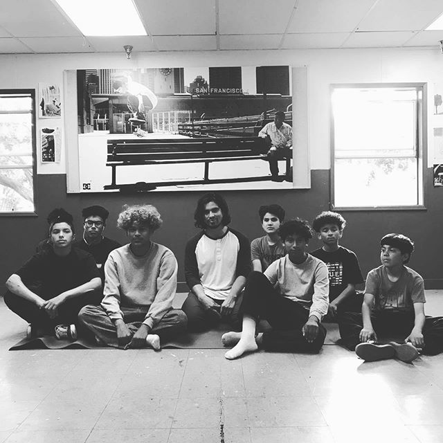 Heart so full from getting to do yoga with these young Warriors. Every Tuesday. Thank you @nextupfound 💪🏽
#Repost @nextupfound
・・・
We&rsquo;re finally back on the #YOGA schedule! What a session! Thanks @chente_chi.333 for leading our class! Namaste