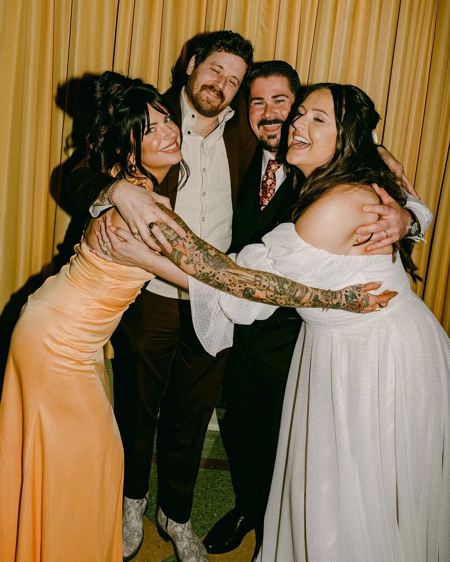 It didn&rsquo;t take long to figure out that Steph and Sean&rsquo;s friends were an integral part of their life and, as such, hellbent on celebrating an obvious union. What a riot!! Thank you again S&amp;S for your trust on the big day. 🥂

🍰: @juli