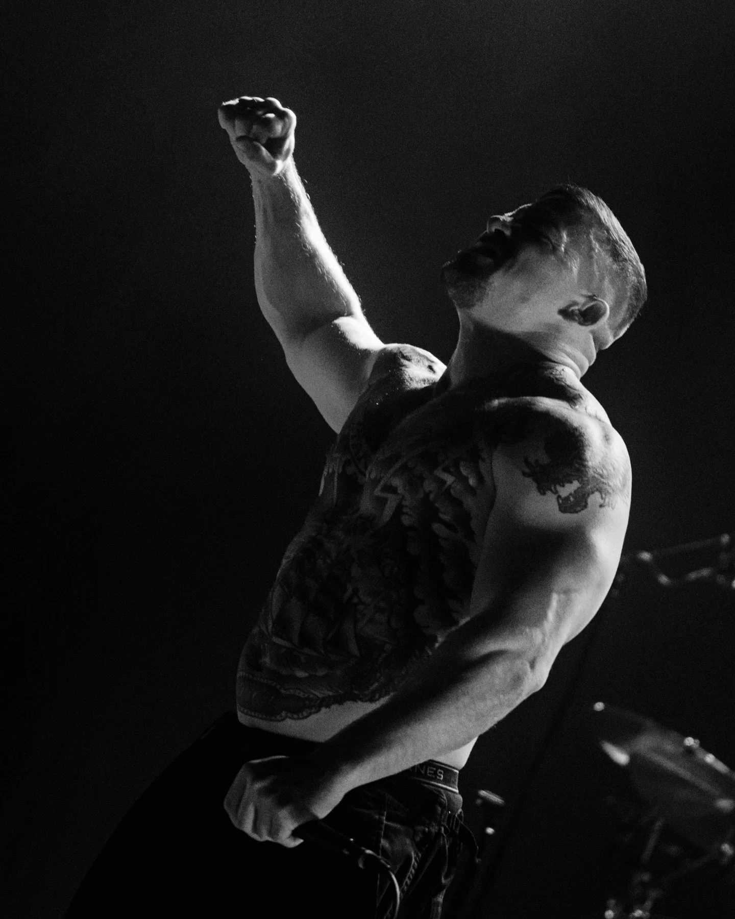 This Christmas eve I gift you @harmsway13 photos from @godsofchaosfest / 12.20.25 🫴