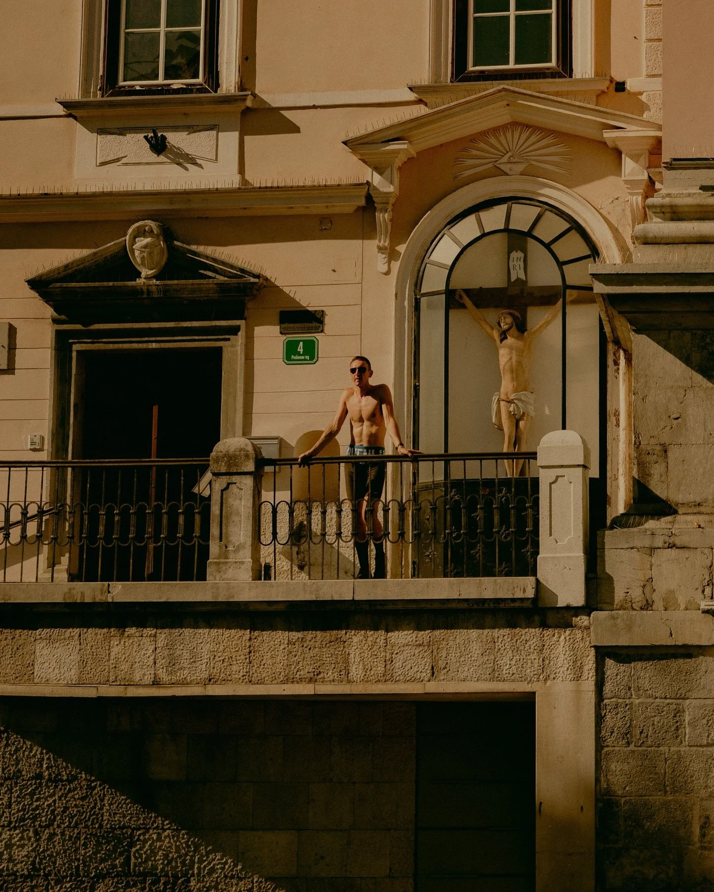 My approach to photo has undergone a significant shift these days, one that I attribute to the increasingly disillusioning landscape of social media. 

In an era dominated by incessant advertisements, Bad News, and algorithms that prioritize engageme
