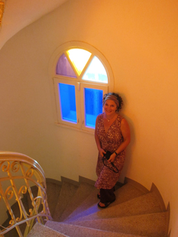 Me-on-the-spiral-staircase-of-Simotas-Building.jpg