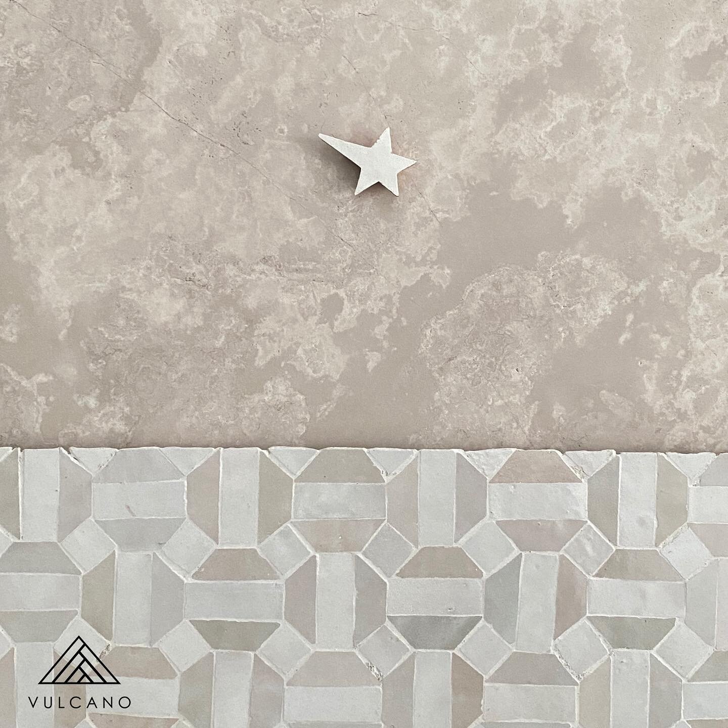 Zellige shooting Star flying through our silver cloud (limestone) with our Moroccan Panel as painted earth.. swipe ⏩⏩ for more on this beautiful stone.