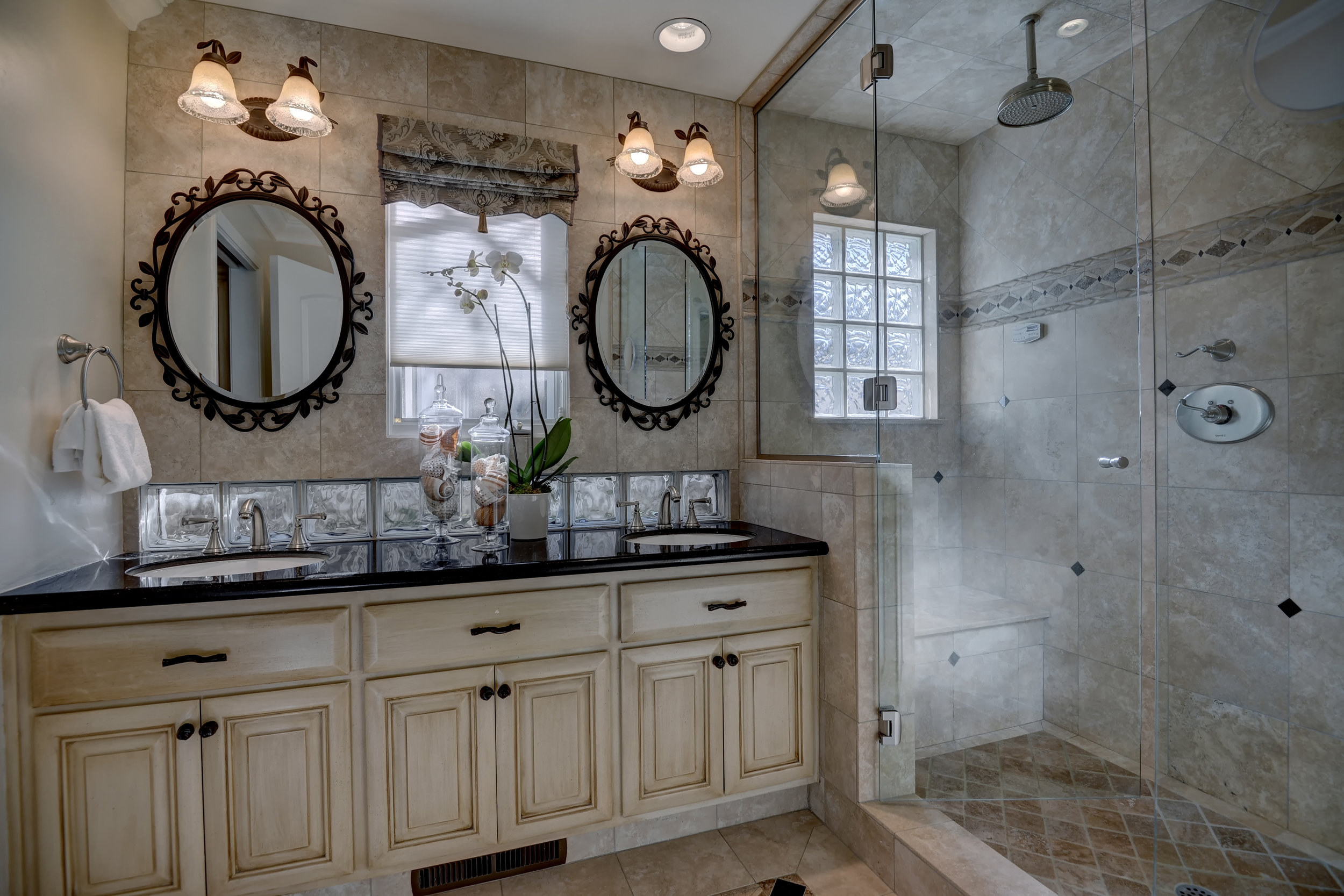 22_136 Va Santa Maria Los Gatos-print-029-34-Master Bath-3674x2450-300dpi.jpg
