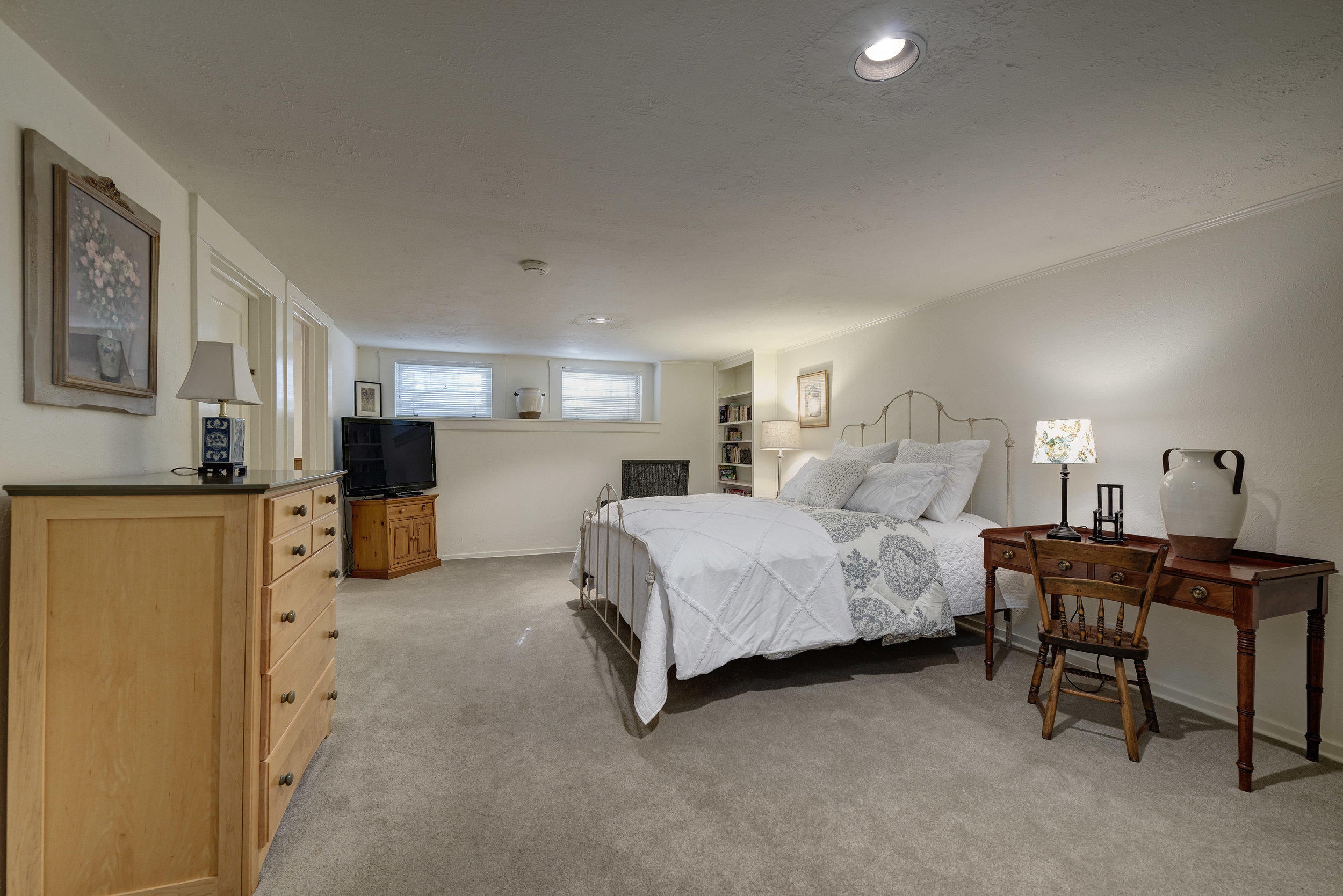 18. Bed41.jpg