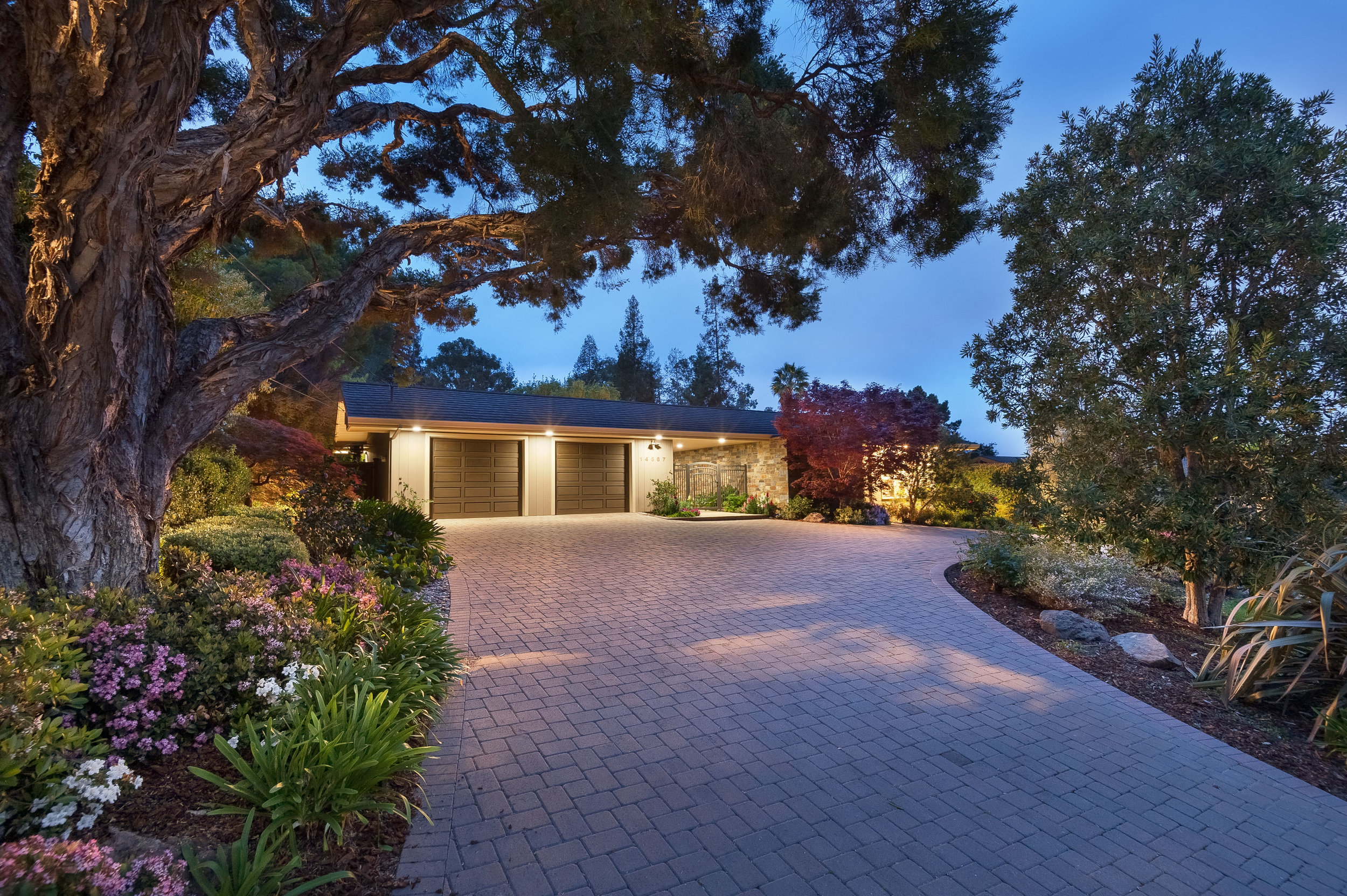 2_Twilight towards garage.jpg